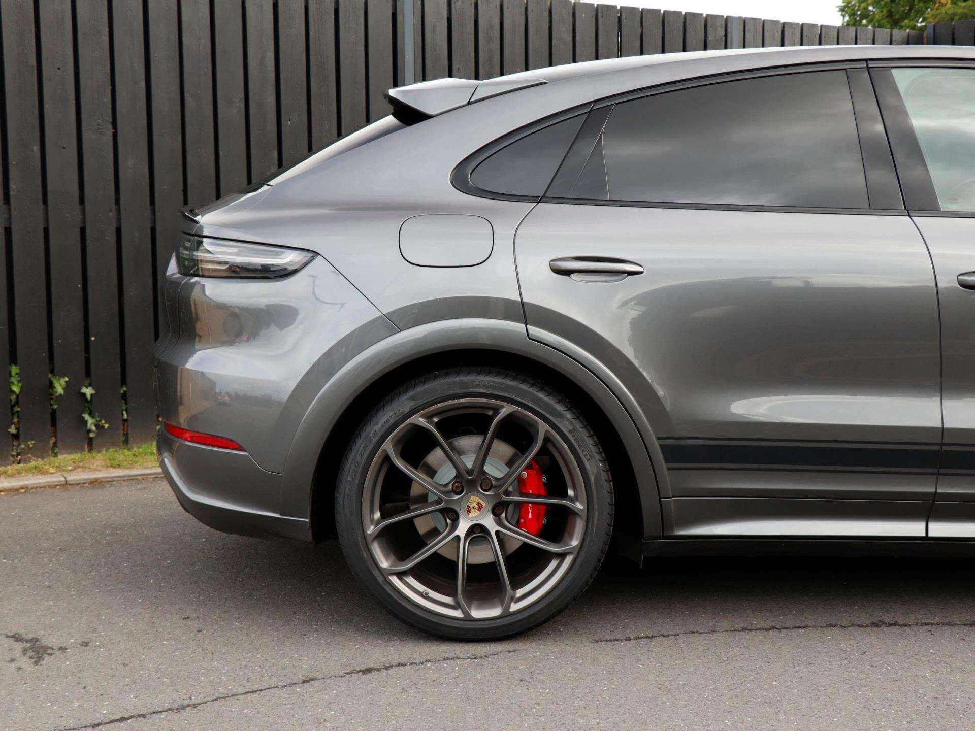 Porsche Cayenne view 29