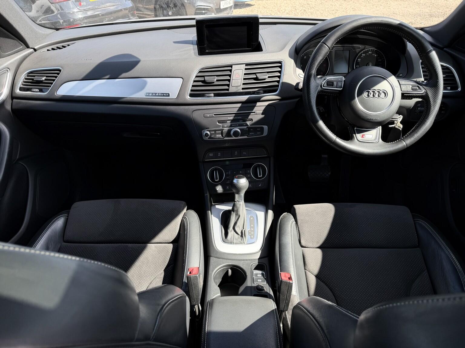 Audi Q3 view 15