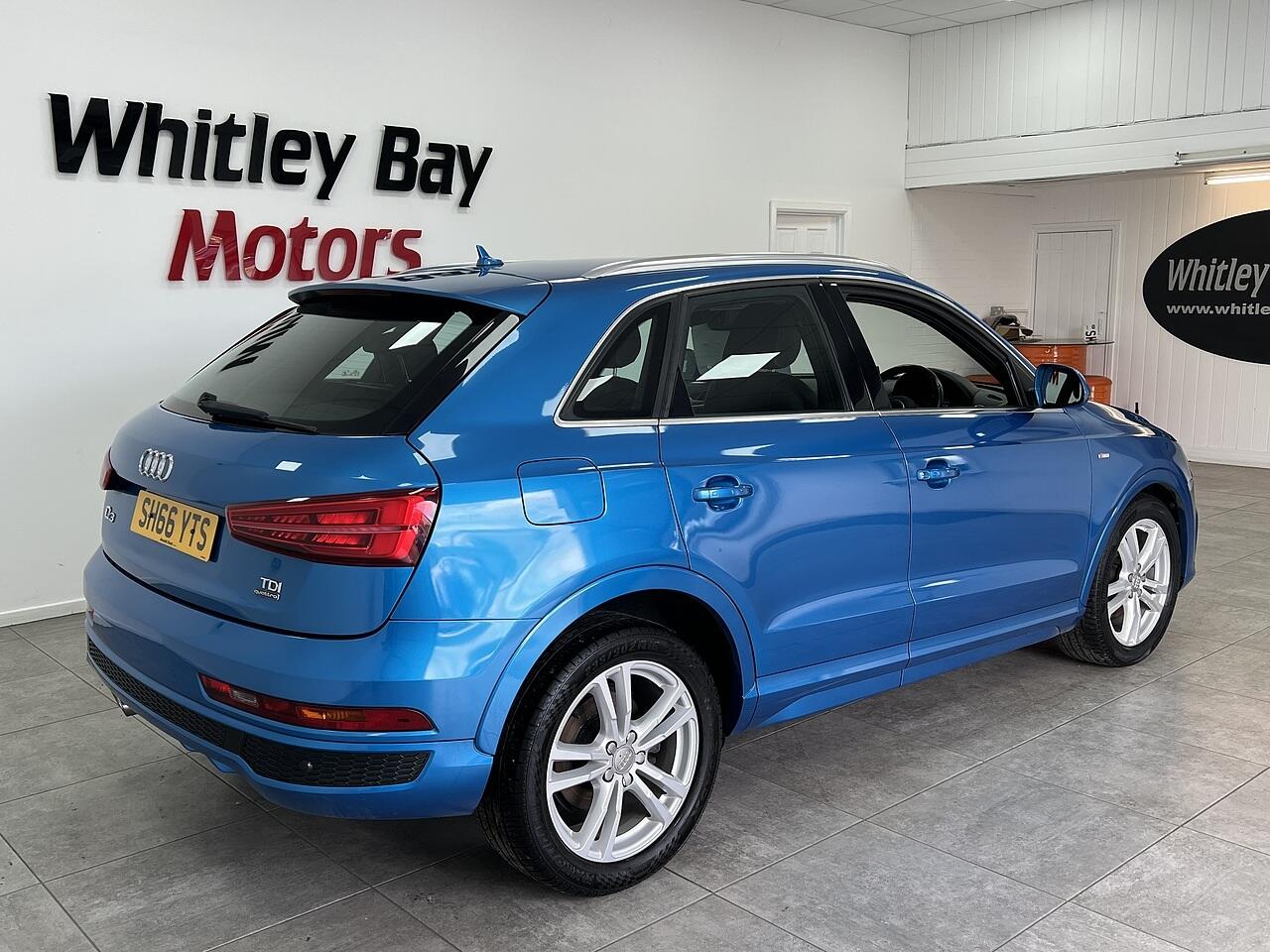 Audi Q3 view 3