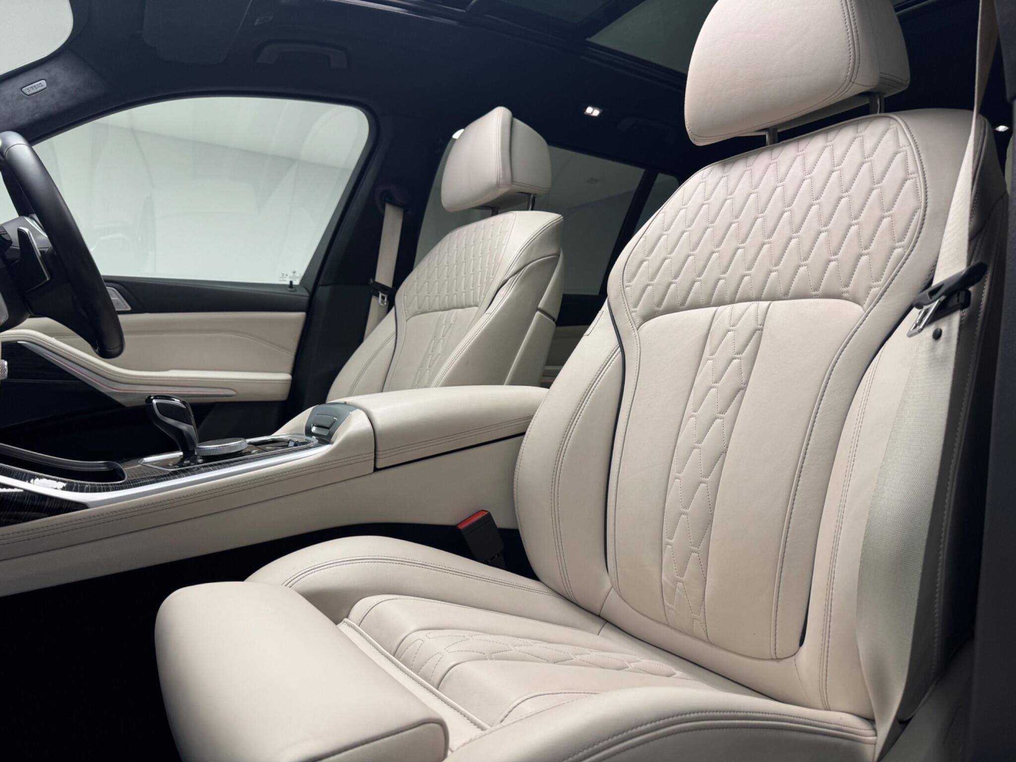 BMW X7 view 36