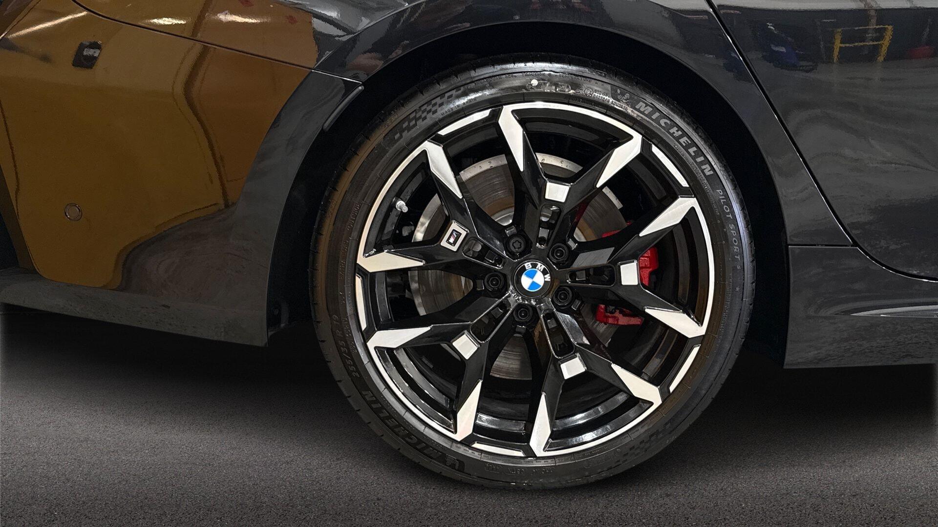 BMW 3 Series view 14