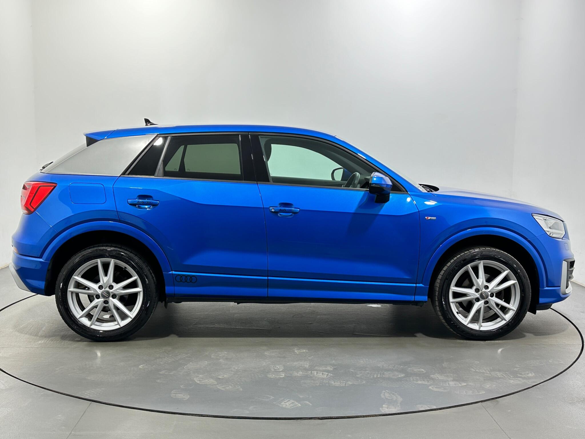 Audi Q2 view 9