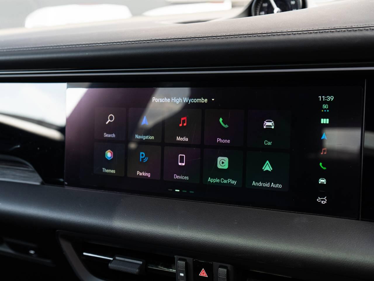 Porsche Macan view 28
