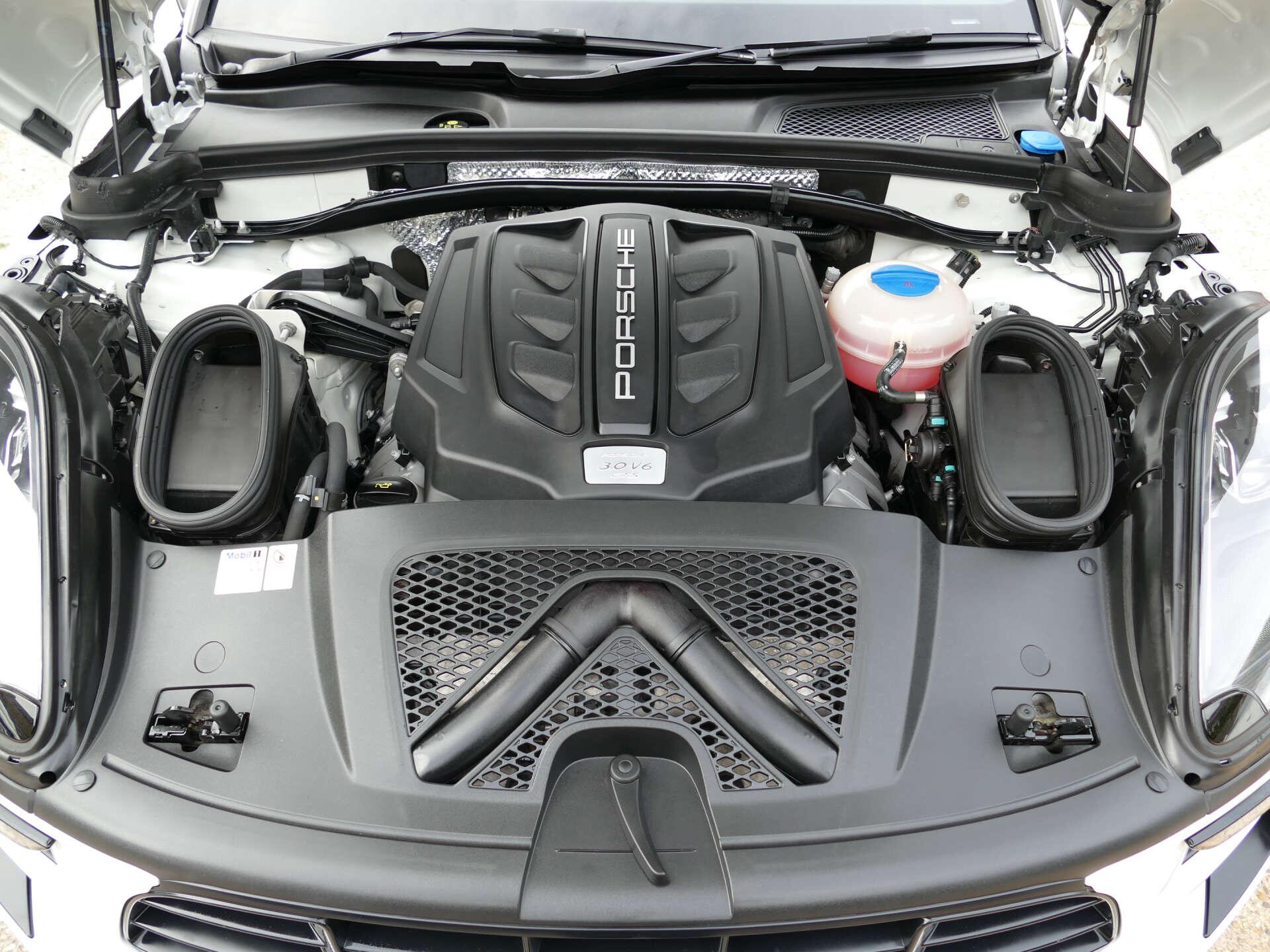 Porsche Macan view 63