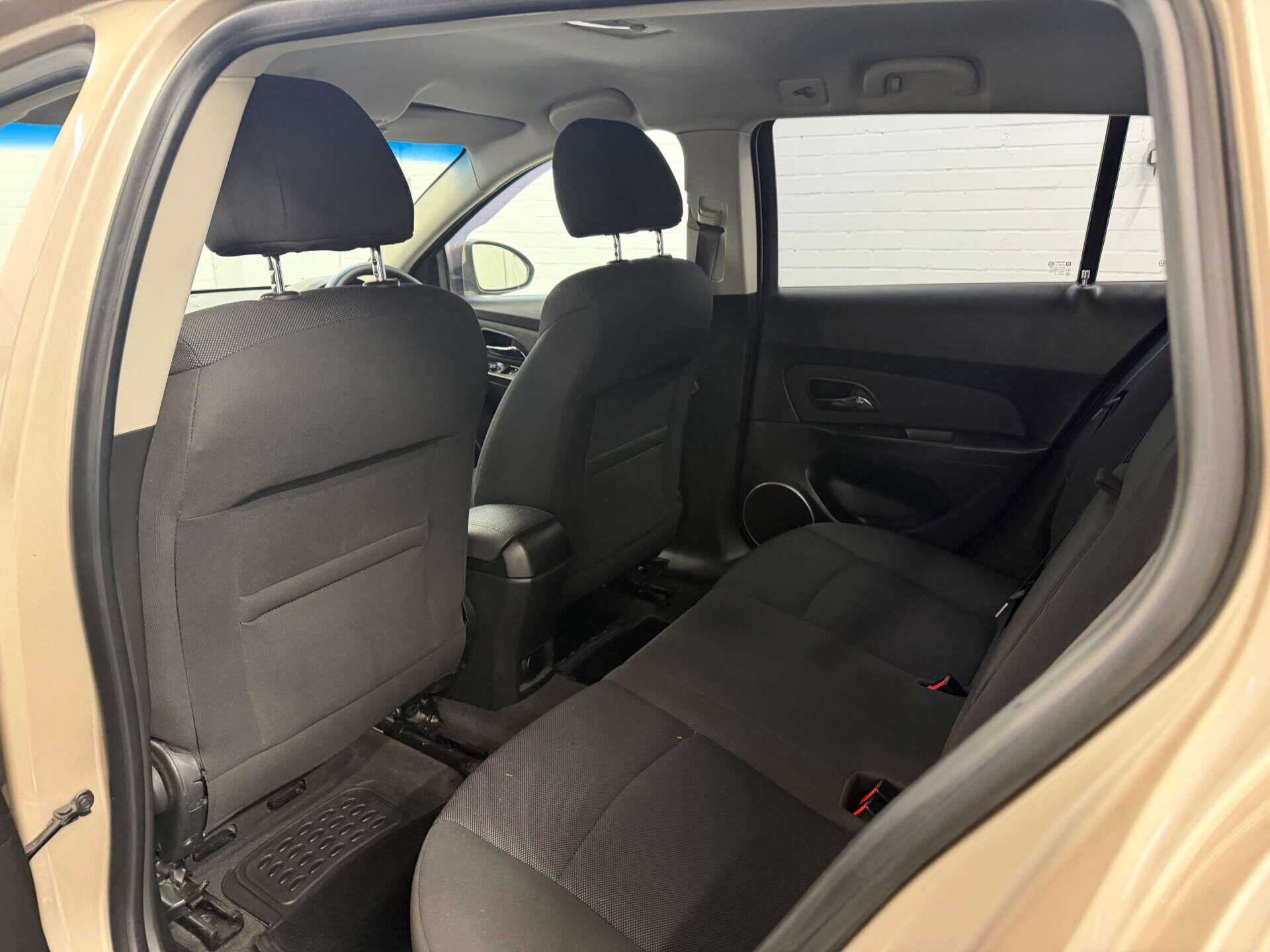 Chevrolet Cruze view 14