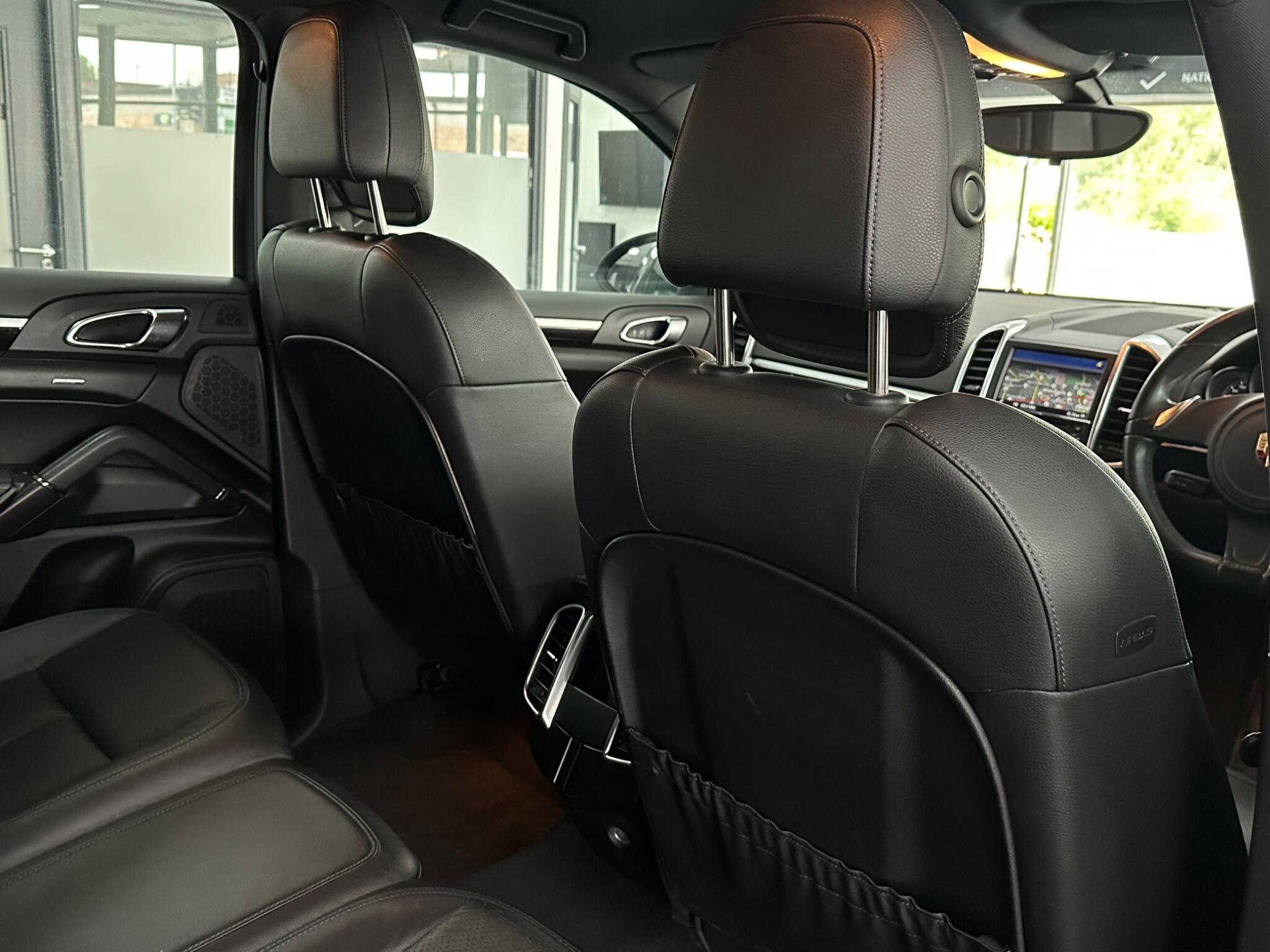 Porsche Cayenne view 31