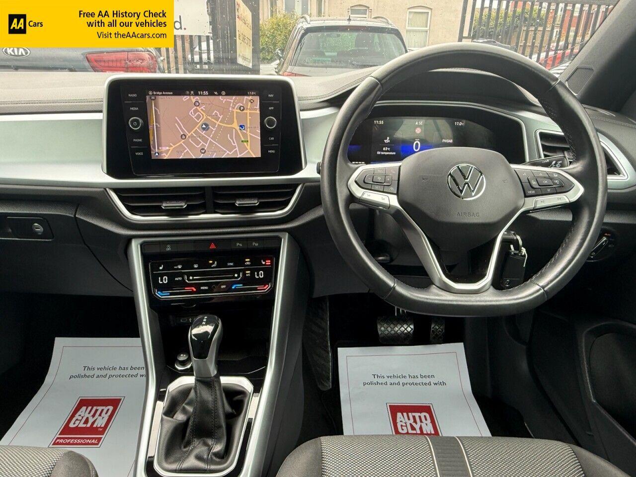 Volkswagen T-Roc view 6