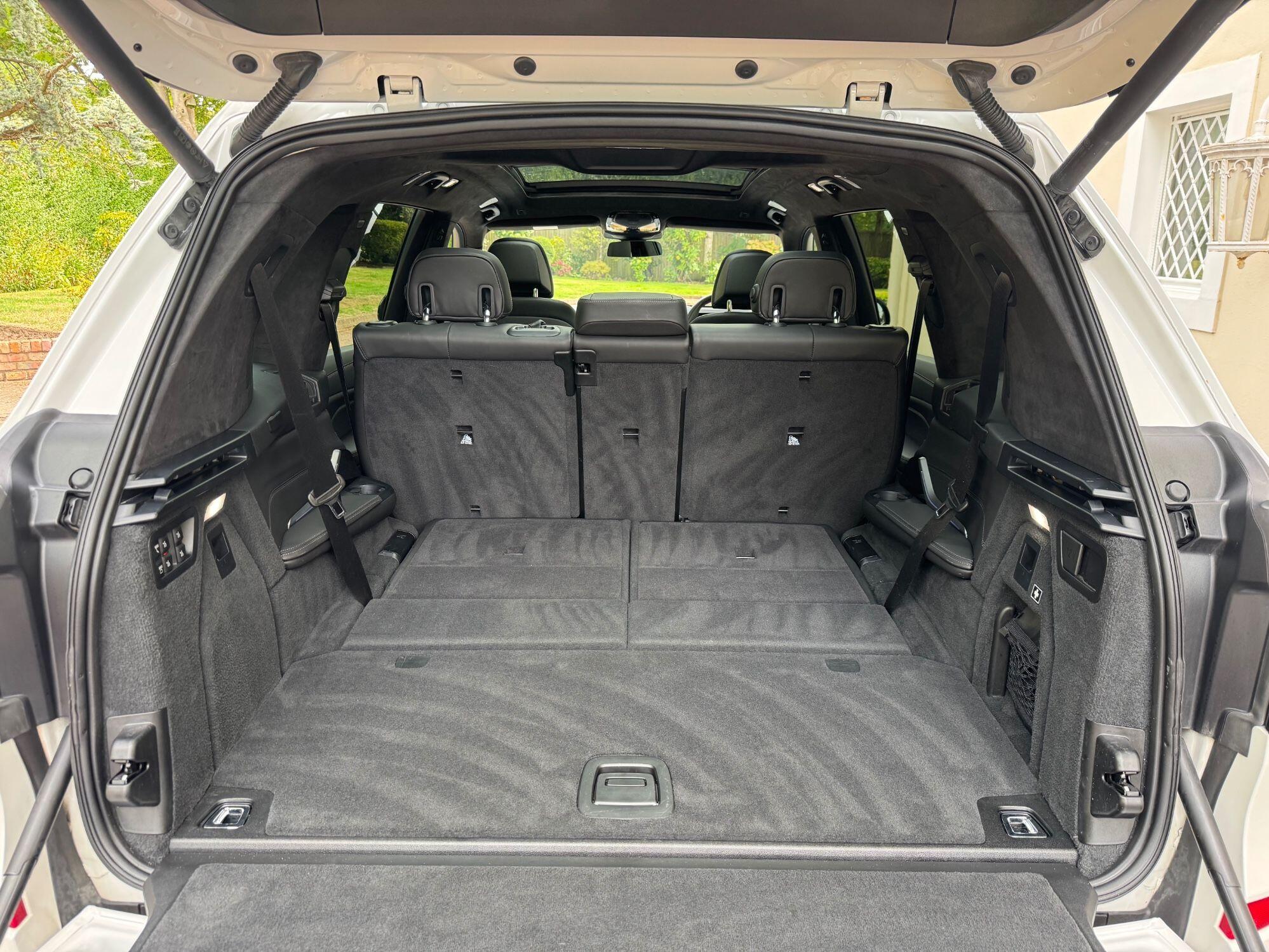 BMW X7 view 31