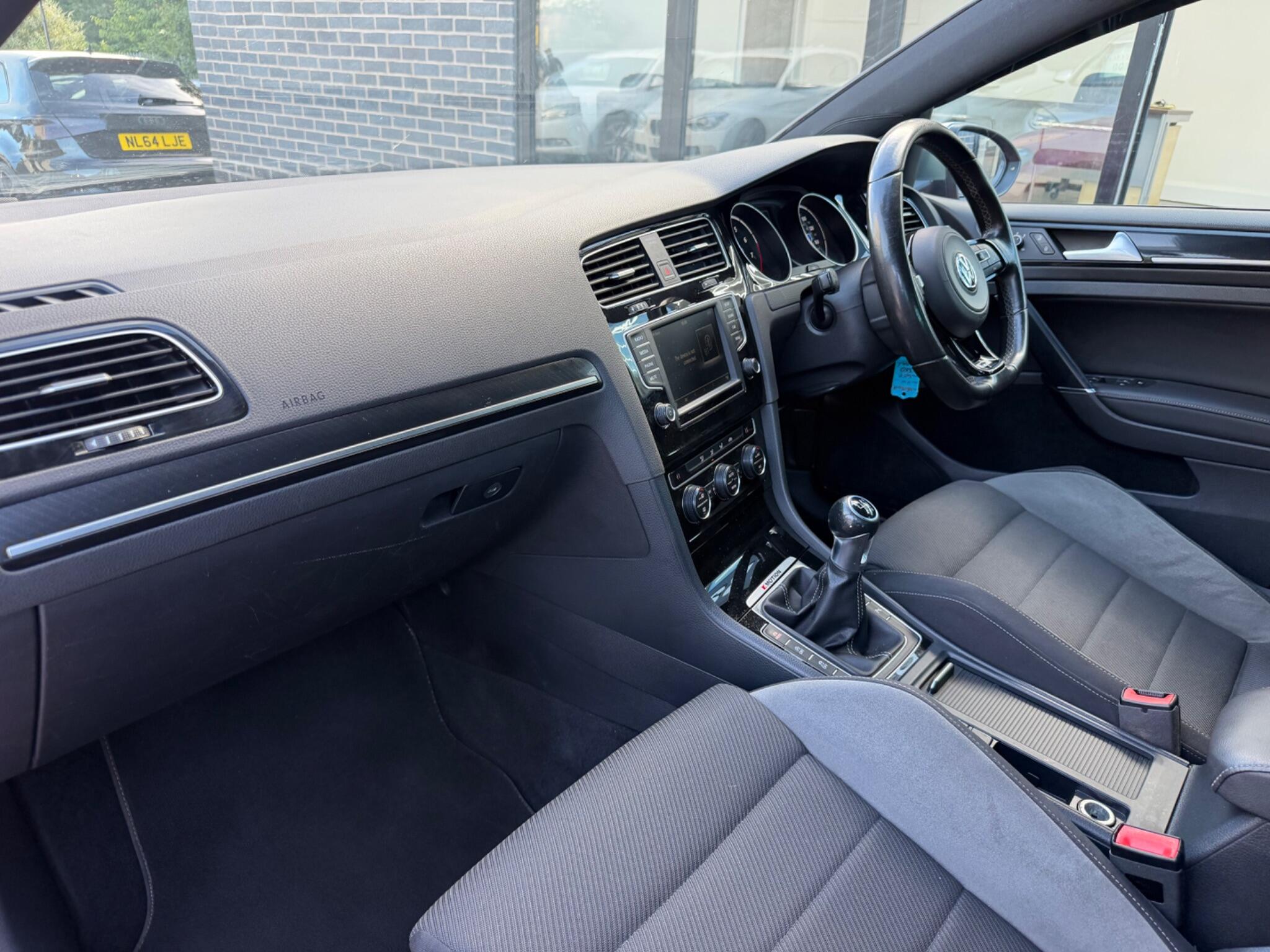Volkswagen Golf view 15