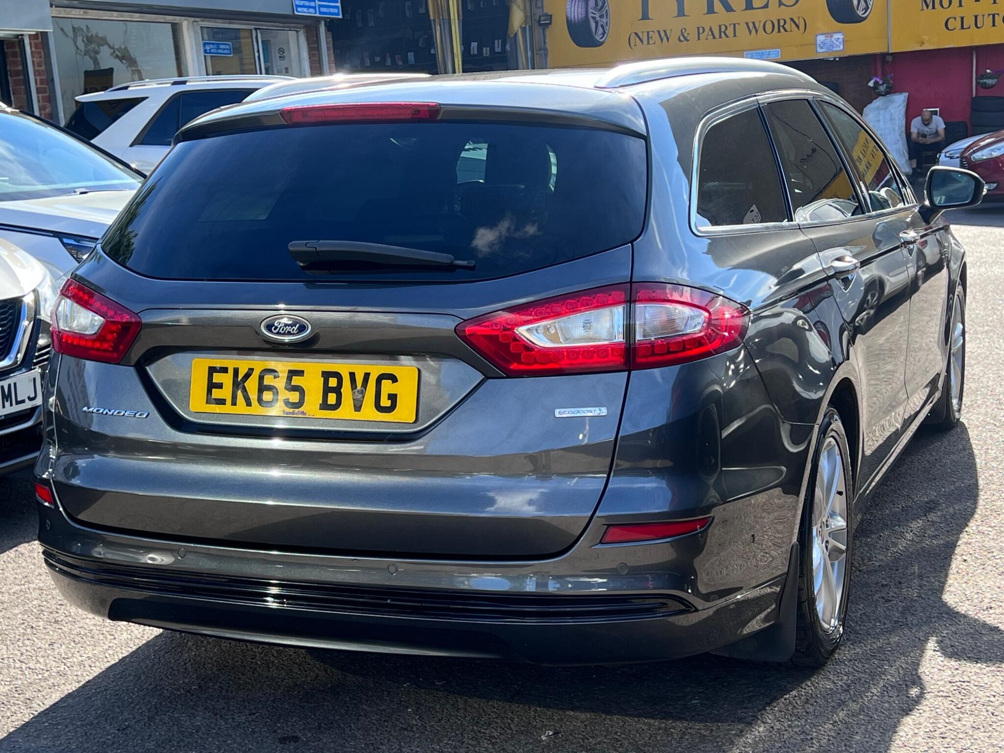 Ford Mondeo view 11