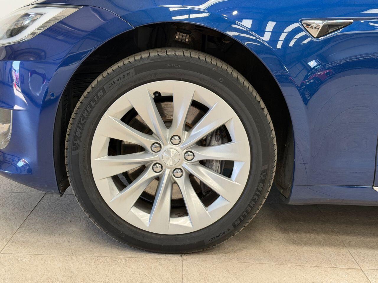 Tesla Model S view 12