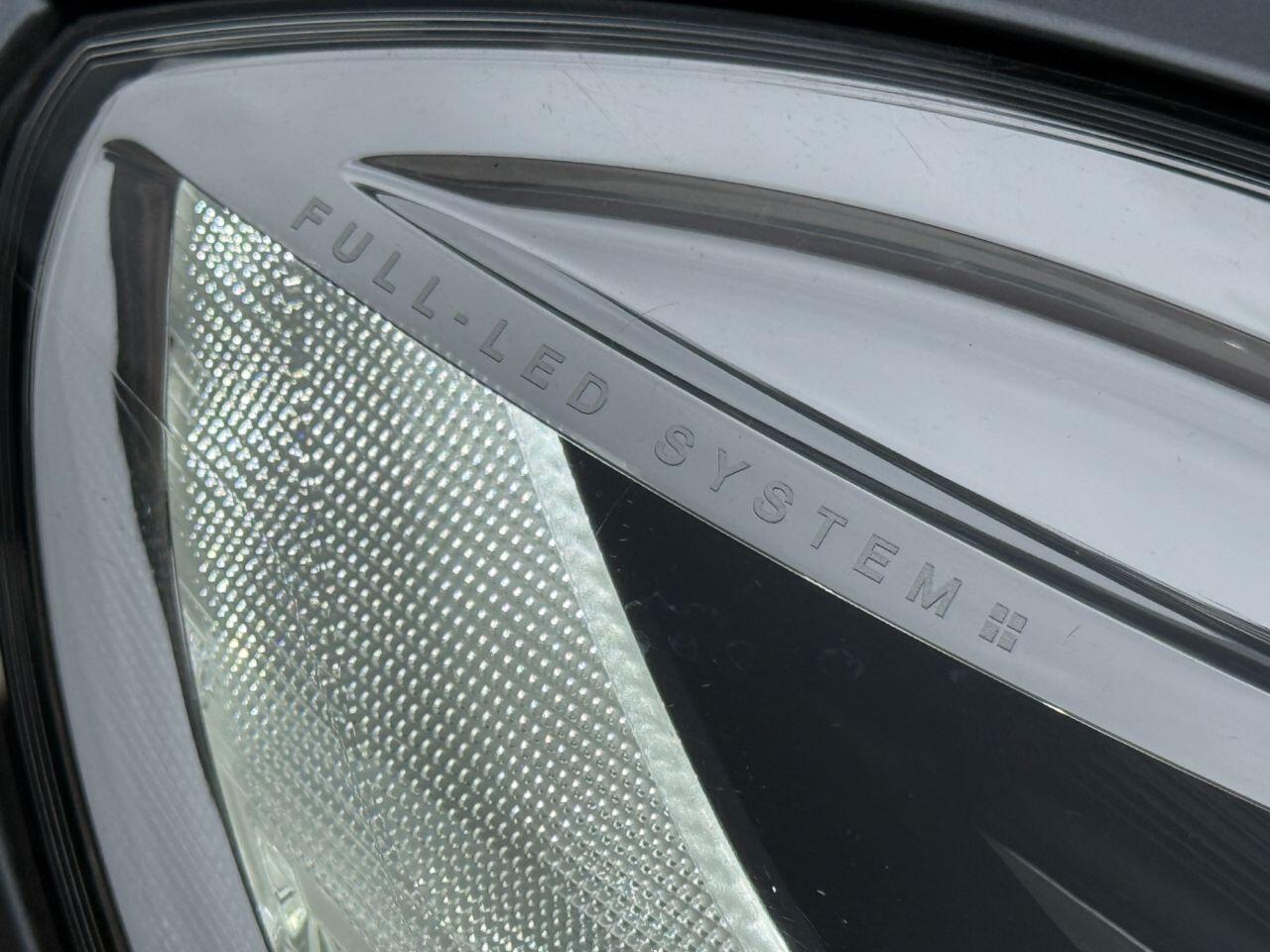 Volvo V40 view 18