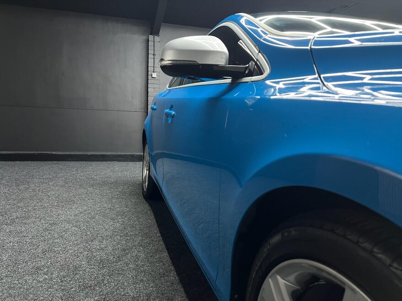 Volvo V40 view 18