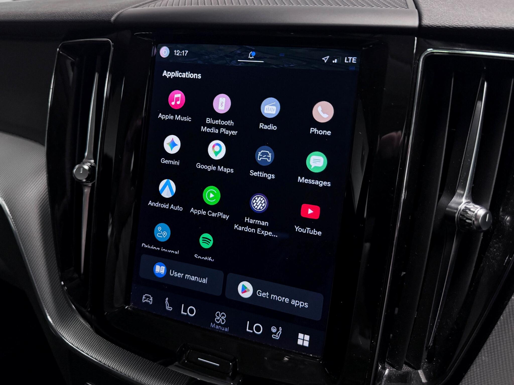 Volvo XC60 view 40