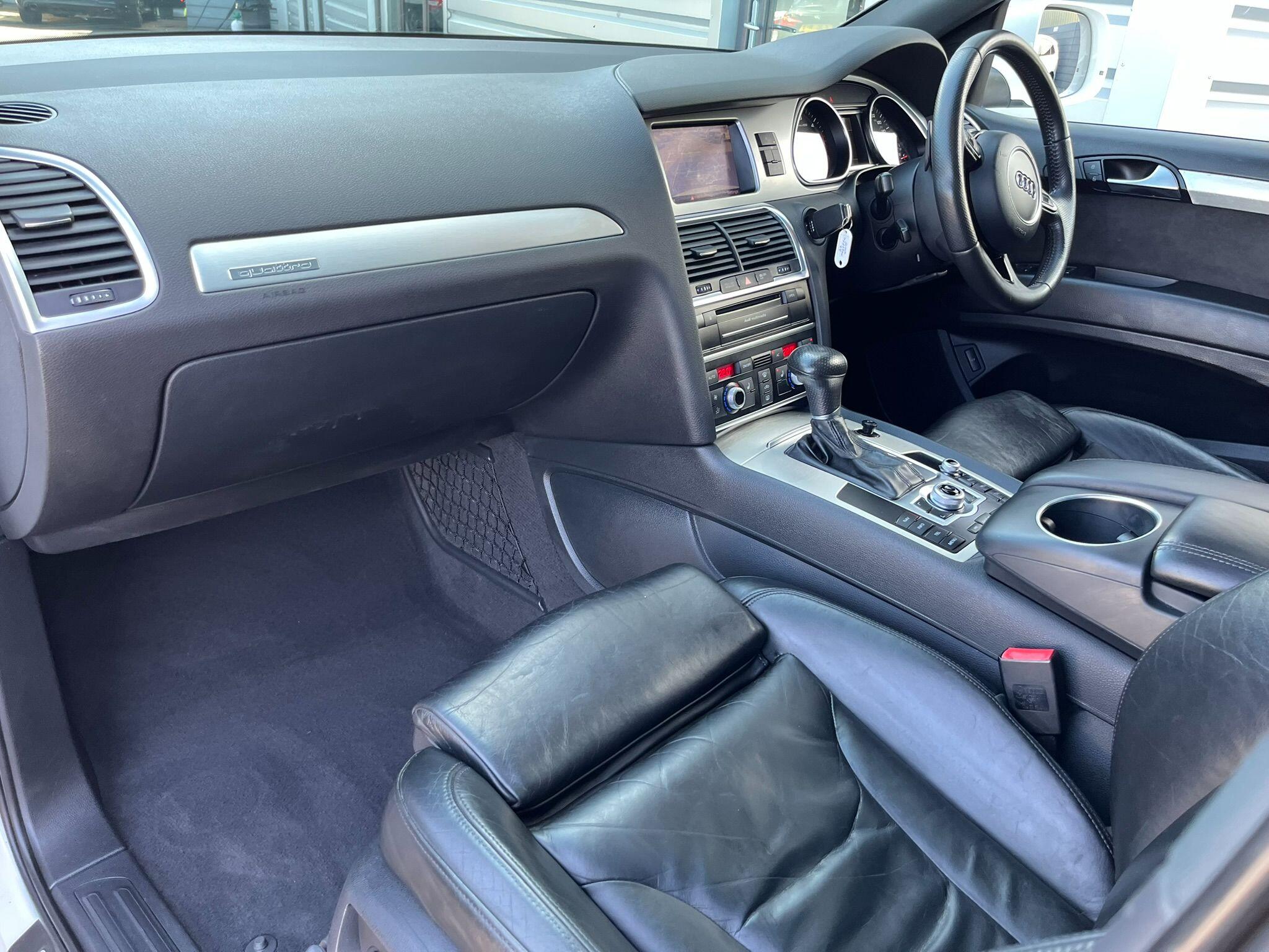 Audi Q7 view 14