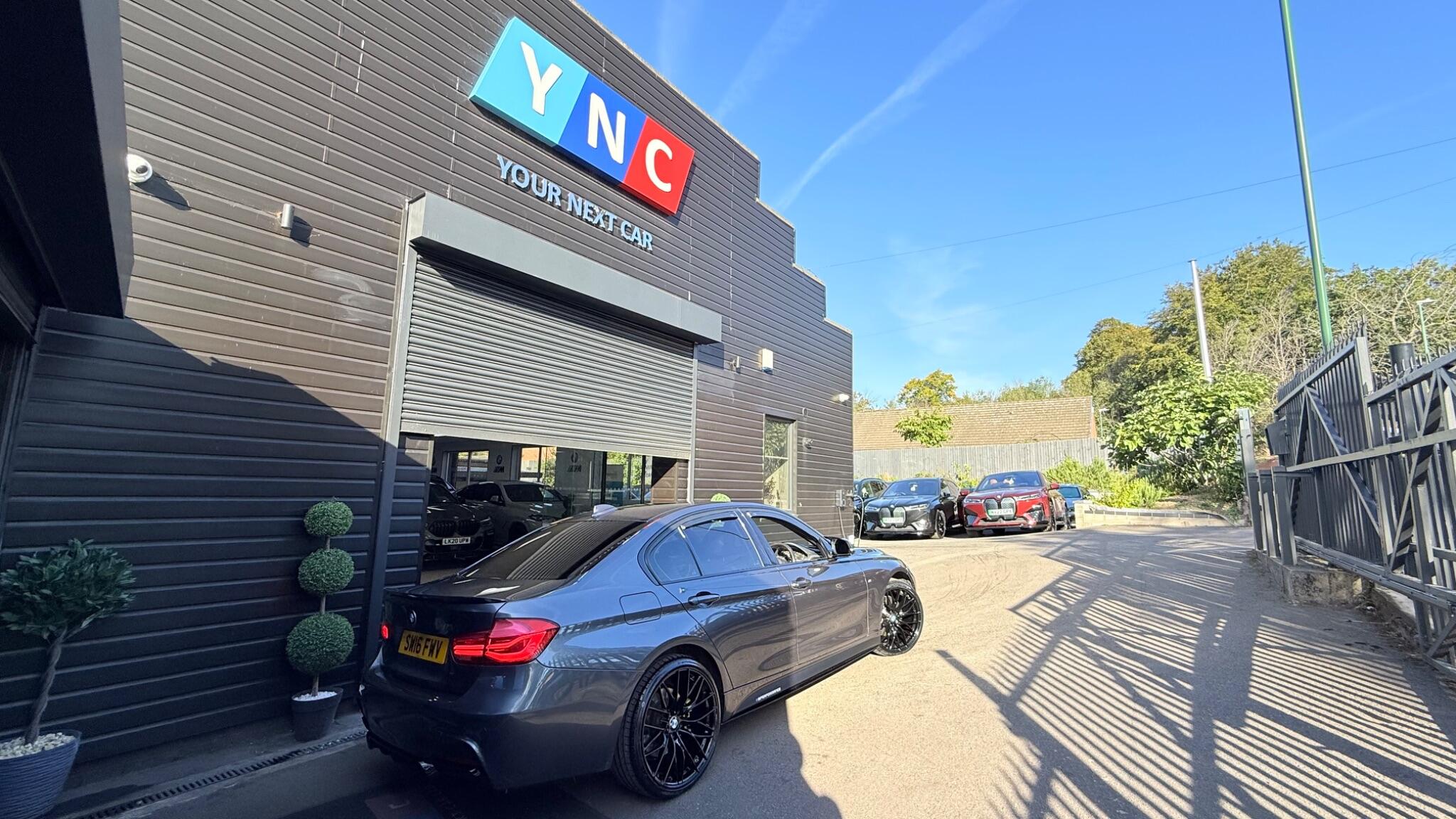 BMW 3 Series view 4