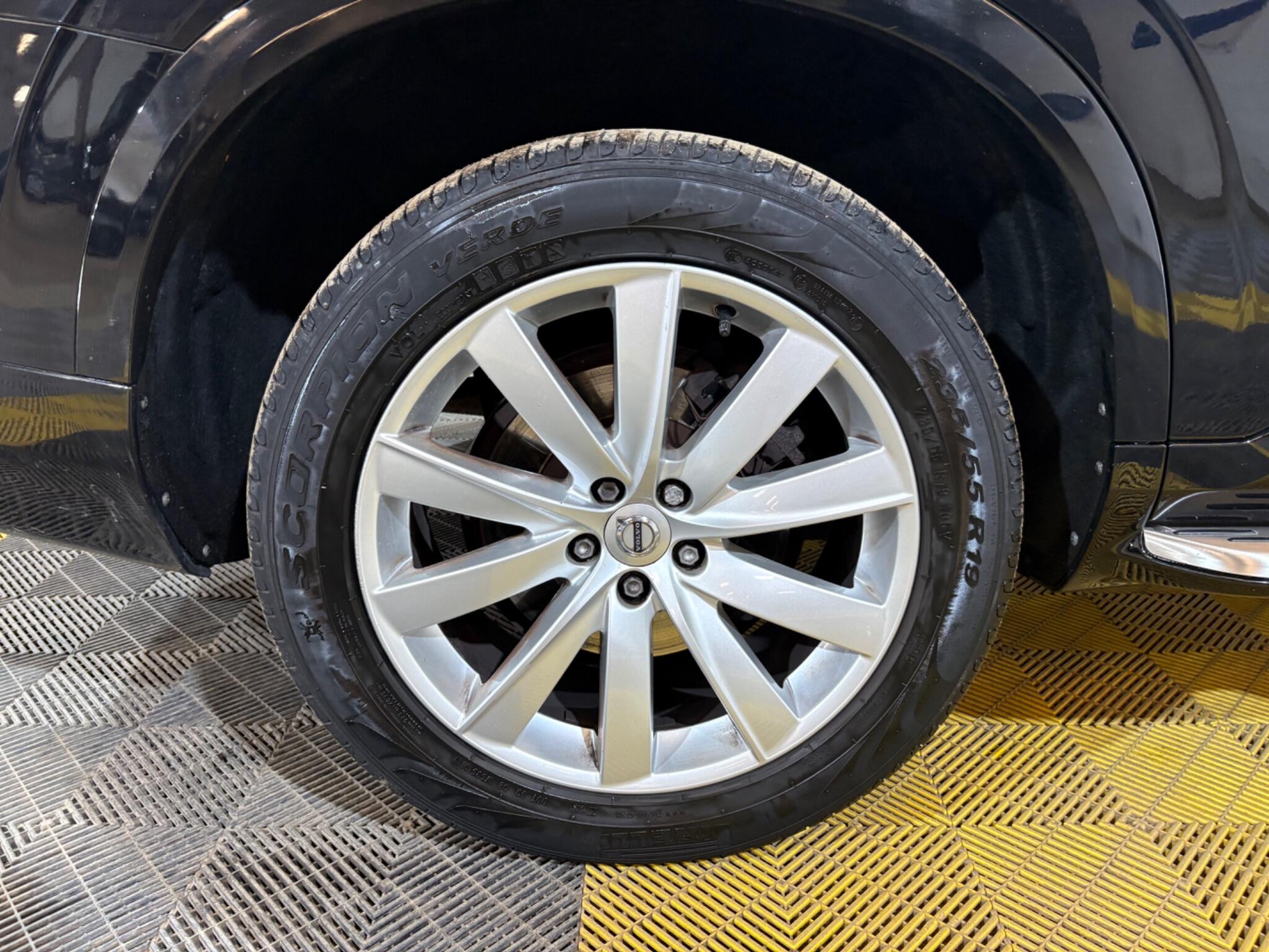 Volvo XC90 view 47