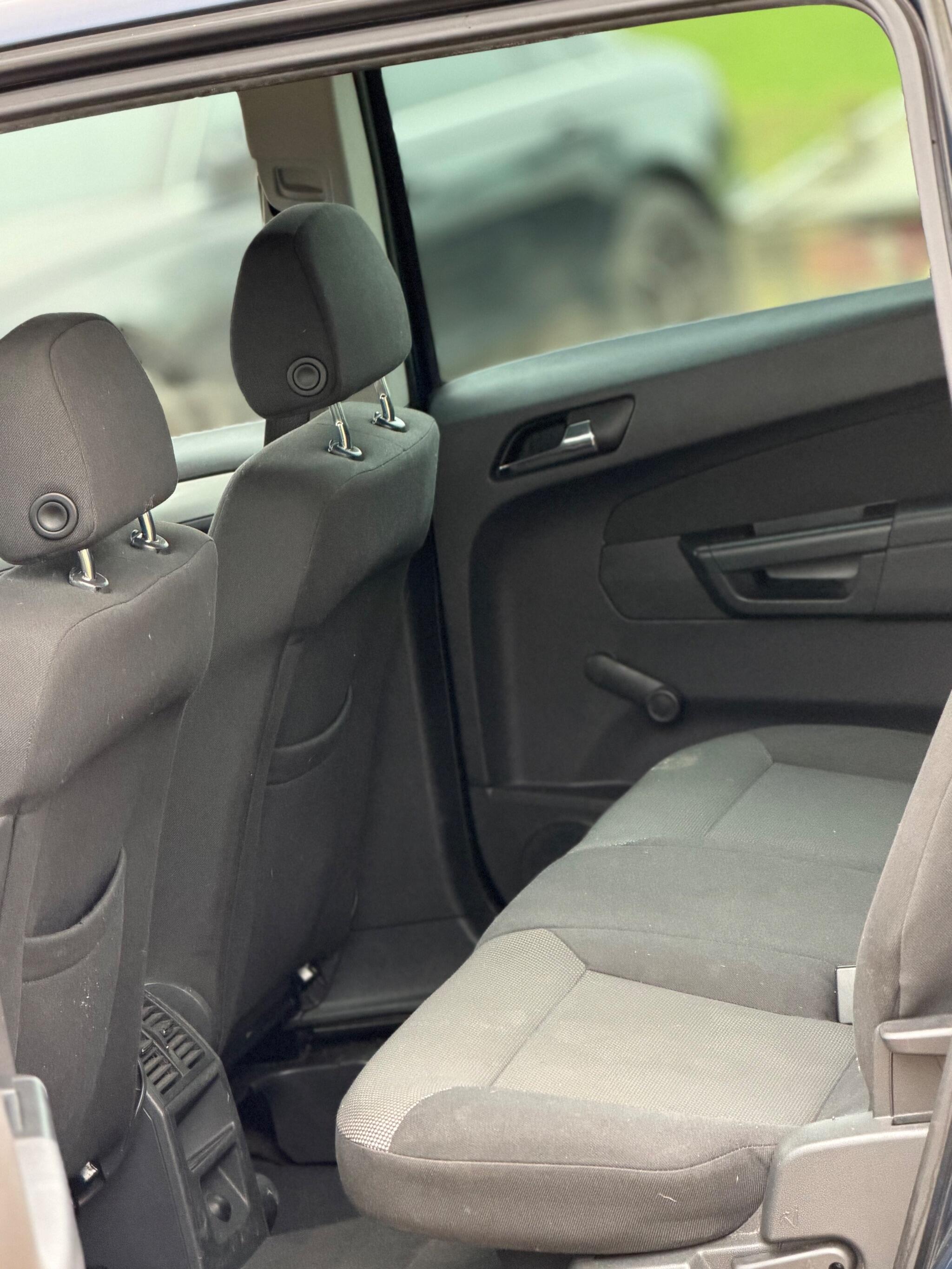 2012 Vauxhall Zafira 1.6 16V Excite Euro 5 5dr image 20