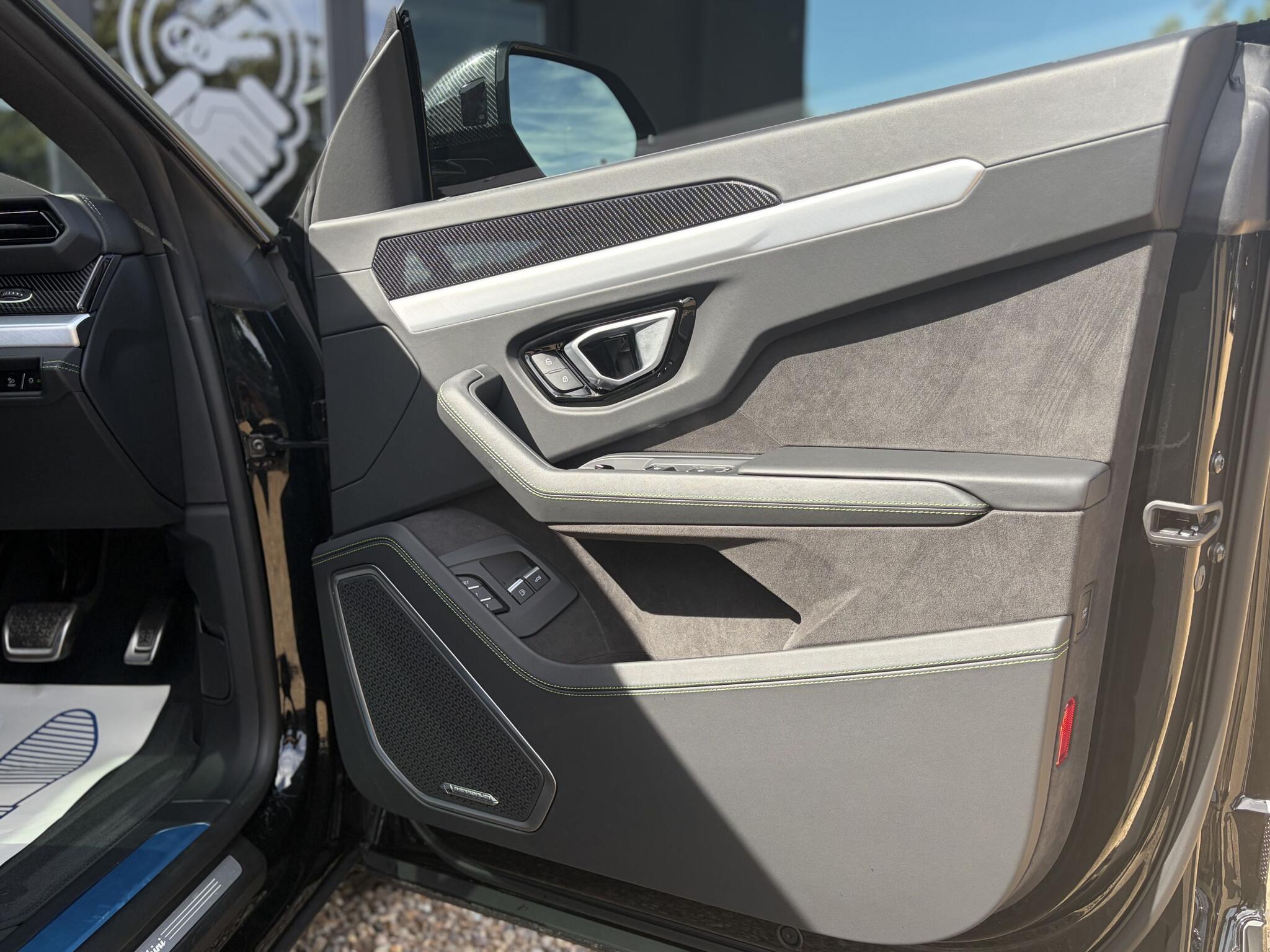 Lamborghini Urus view 47