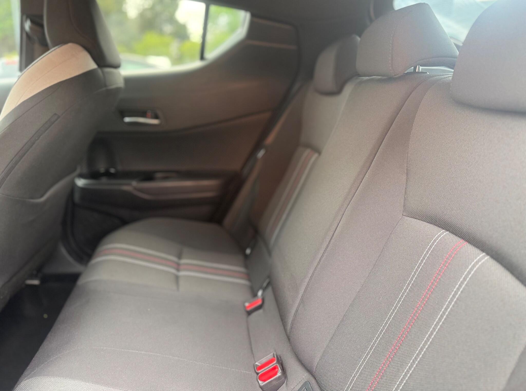 Toyota C-HR view 14