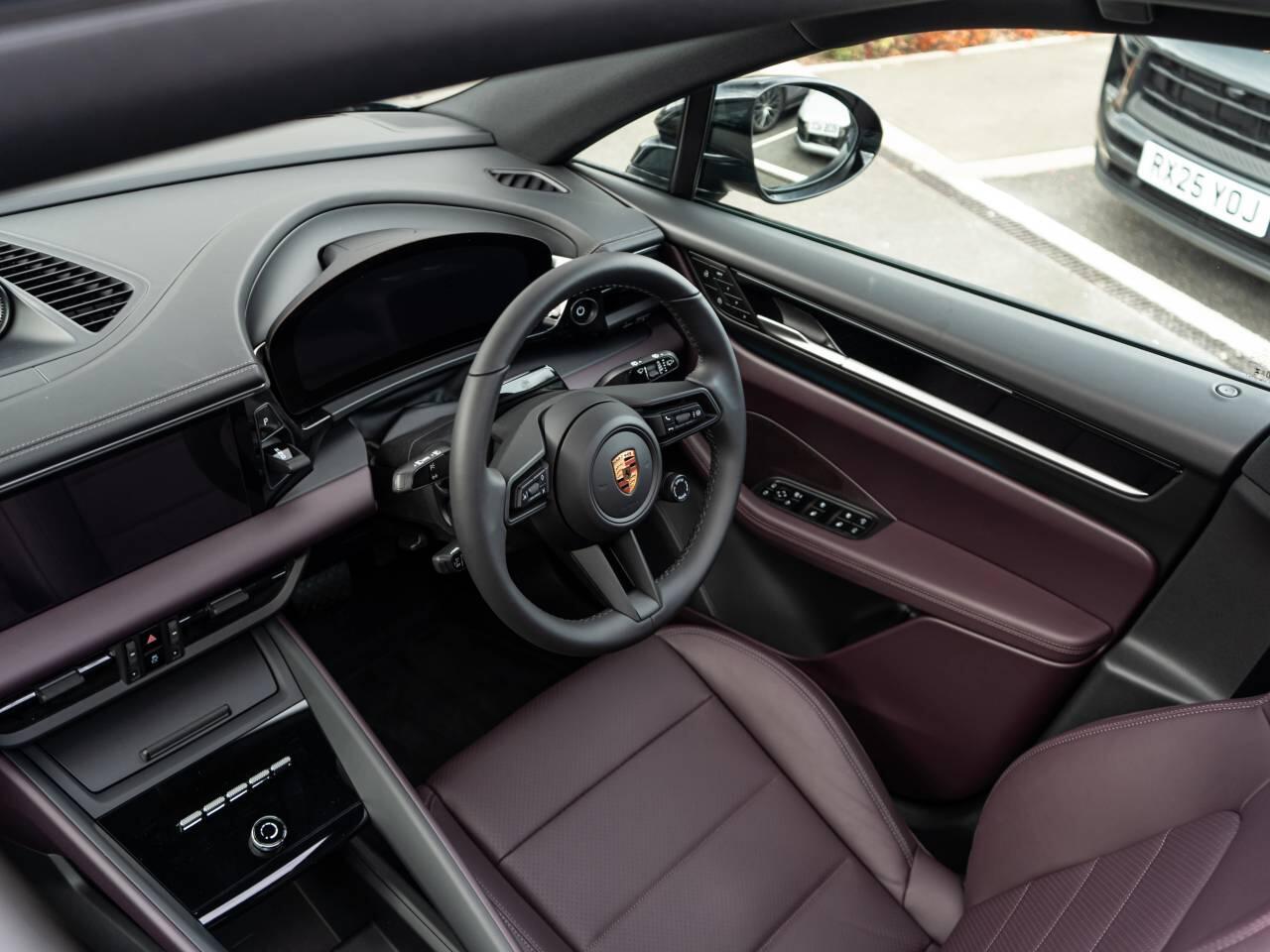 Porsche Macan view 37