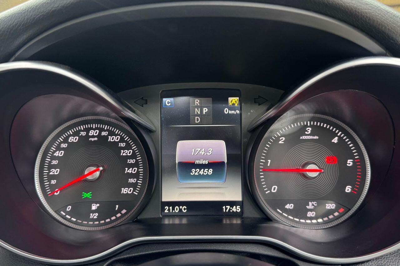 Mercedes-Benz C-Class view 23