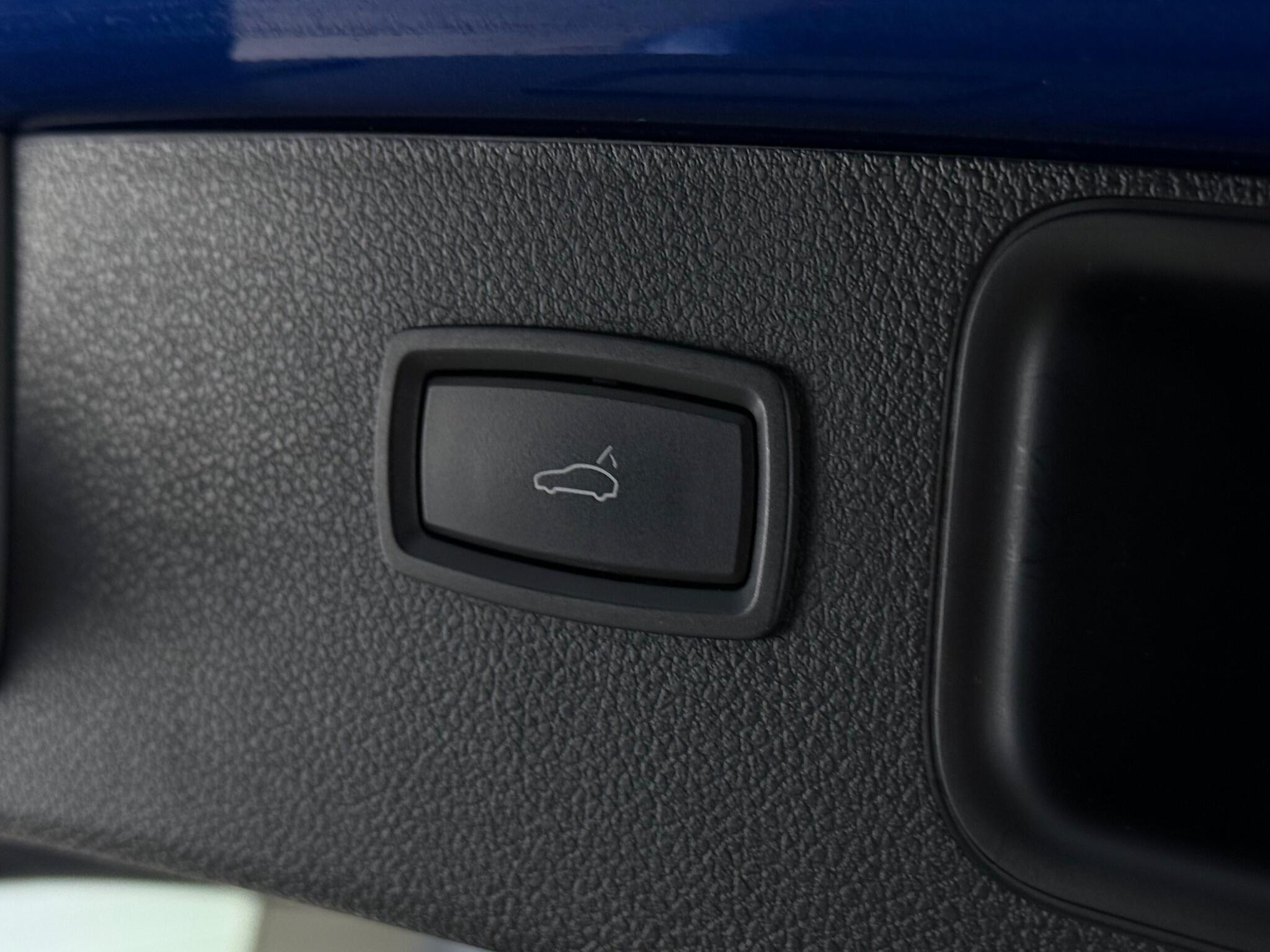 Porsche Macan view 12