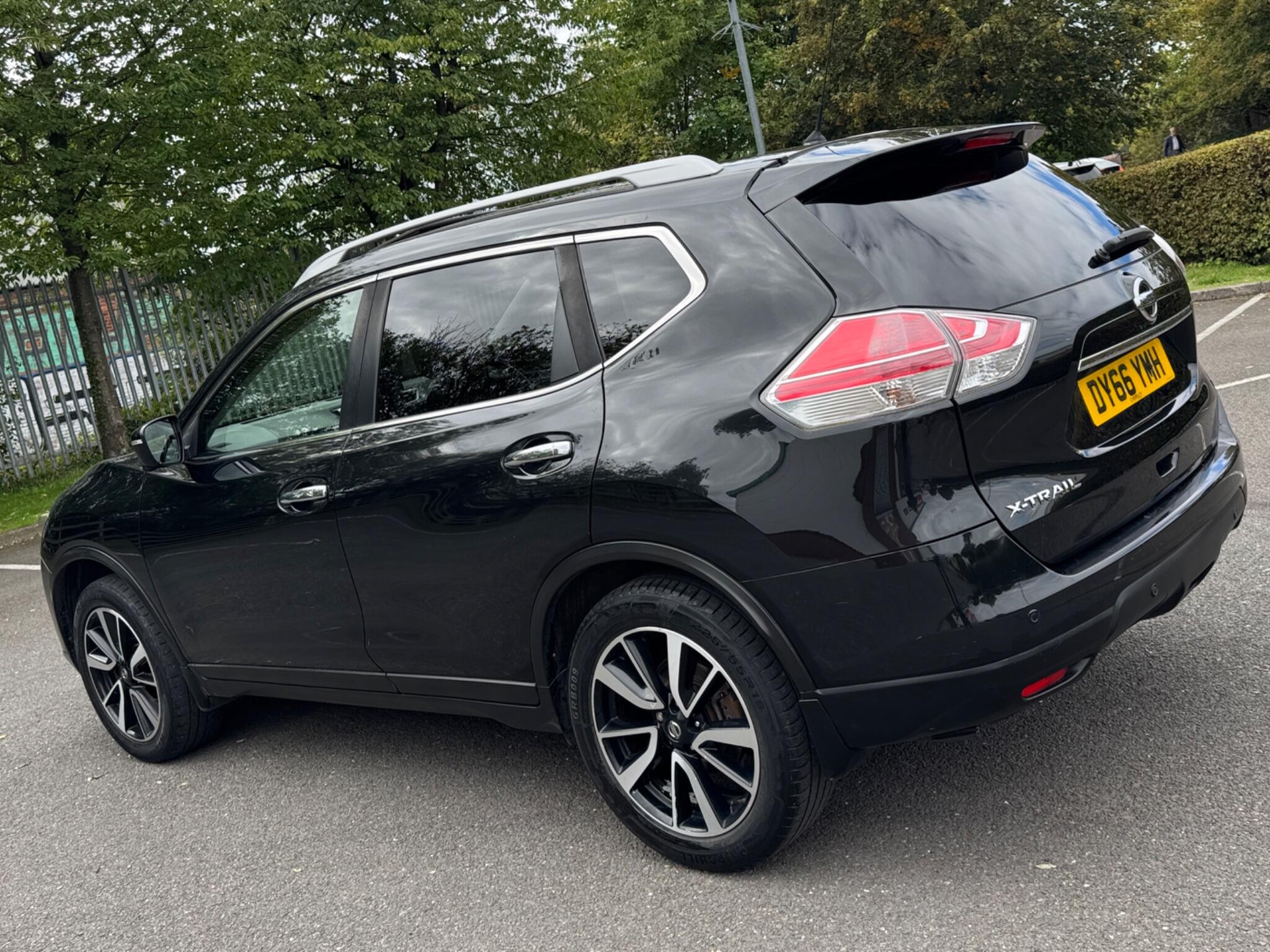 Nissan X-Trail view 8