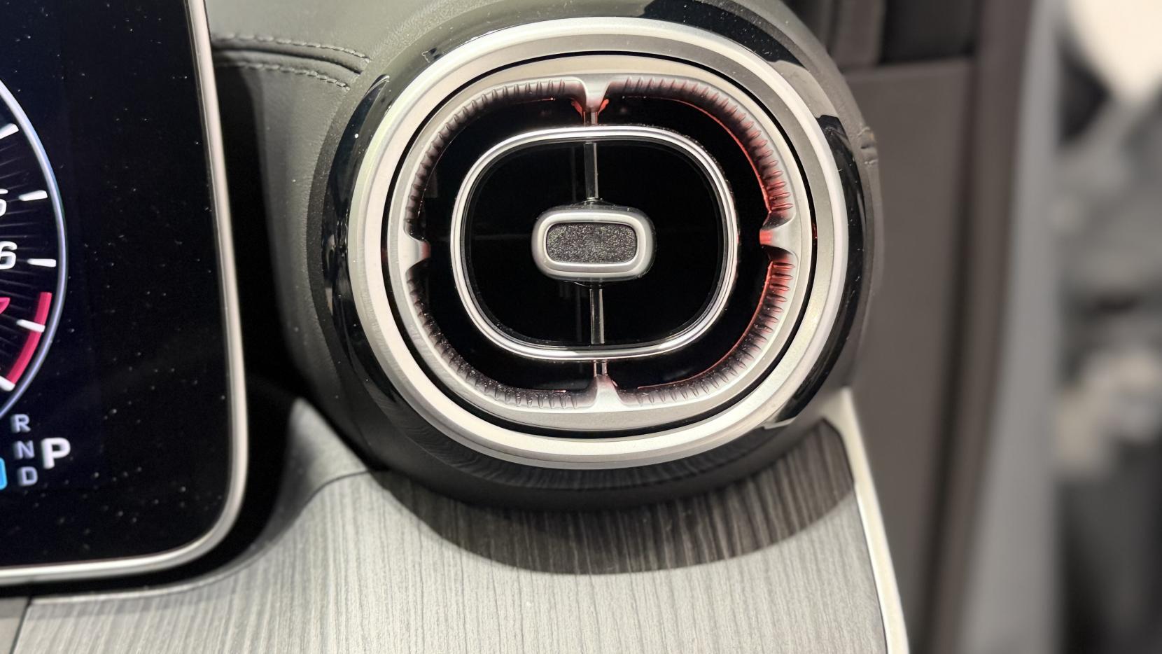 Mercedes-Benz C-Class view 16