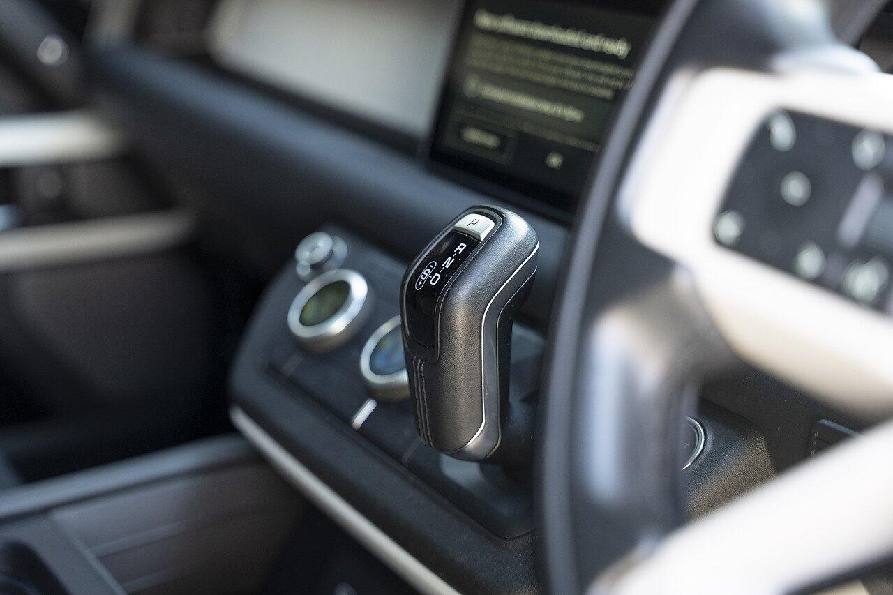 Land Rover Defender view 11