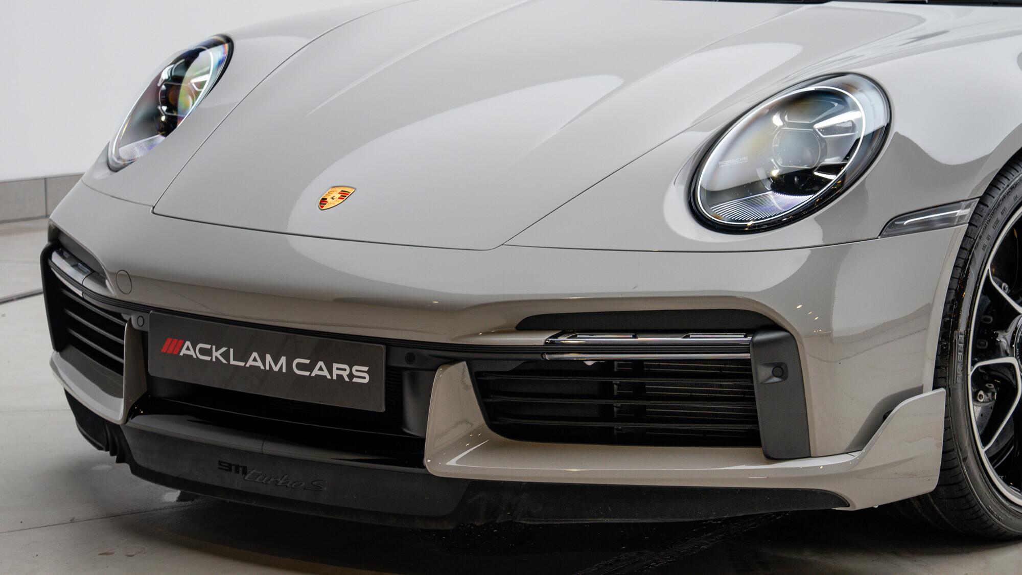 Porsche 911 view 14