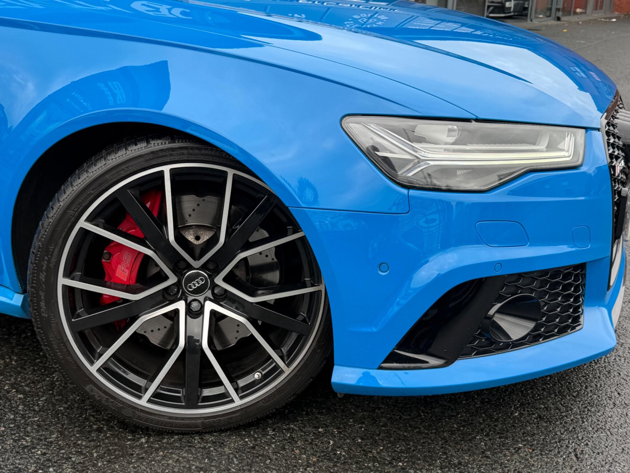 Audi RS6 Avant view 2
