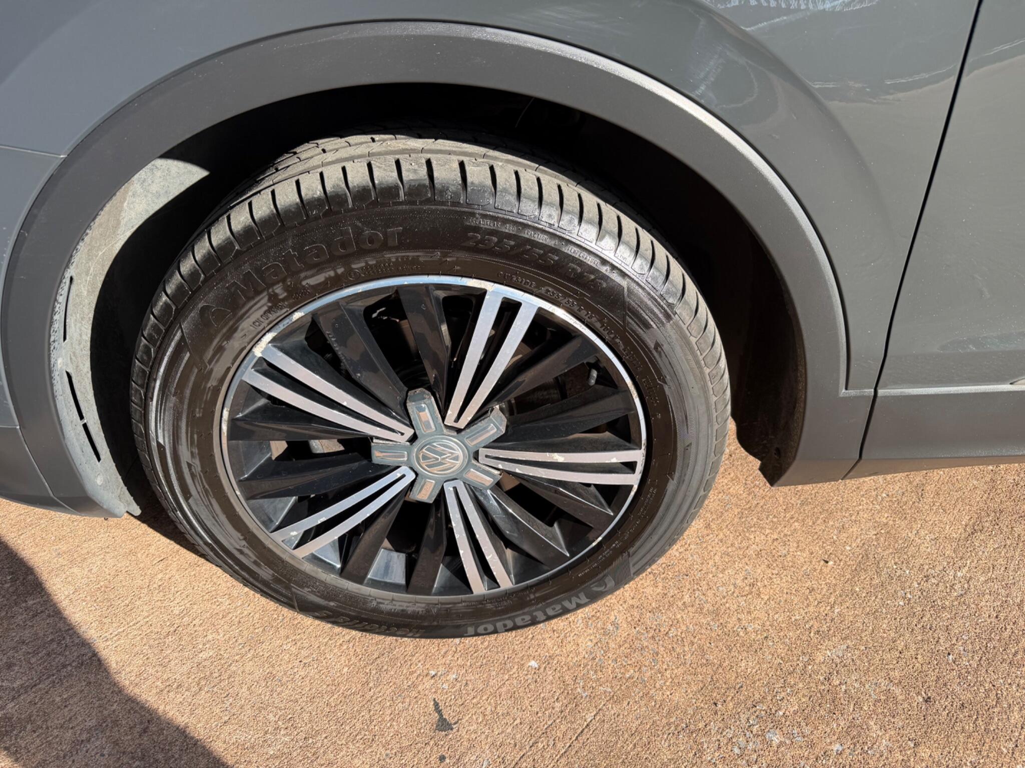 Volkswagen Tiguan view 17