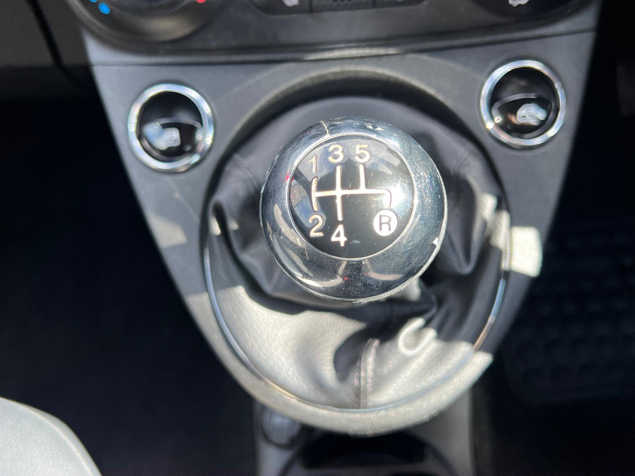 2016 Fiat 500 image 46