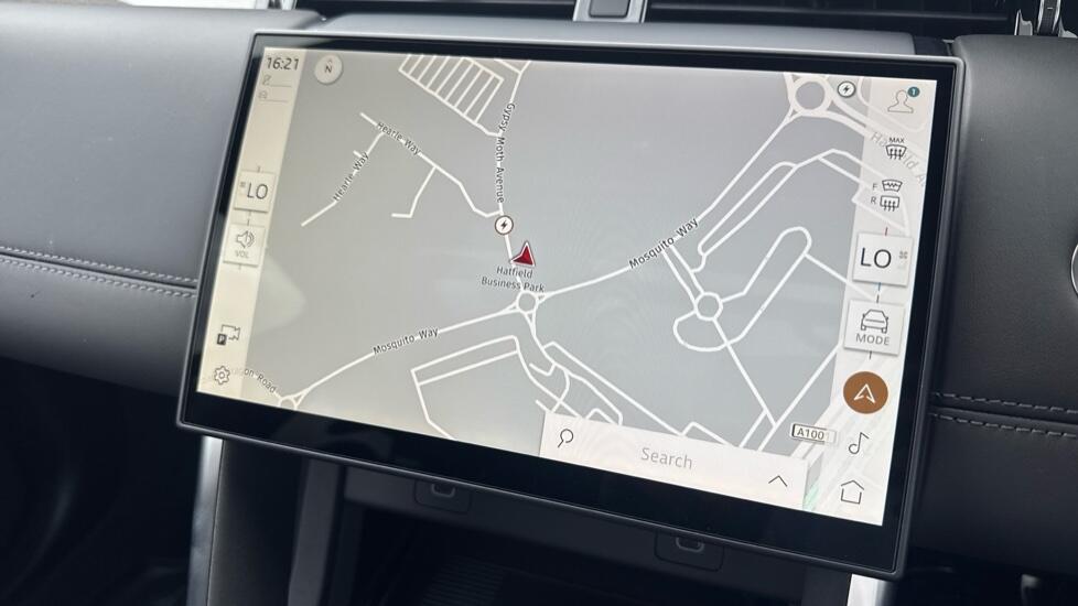 Land Rover Discovery Sport view 11