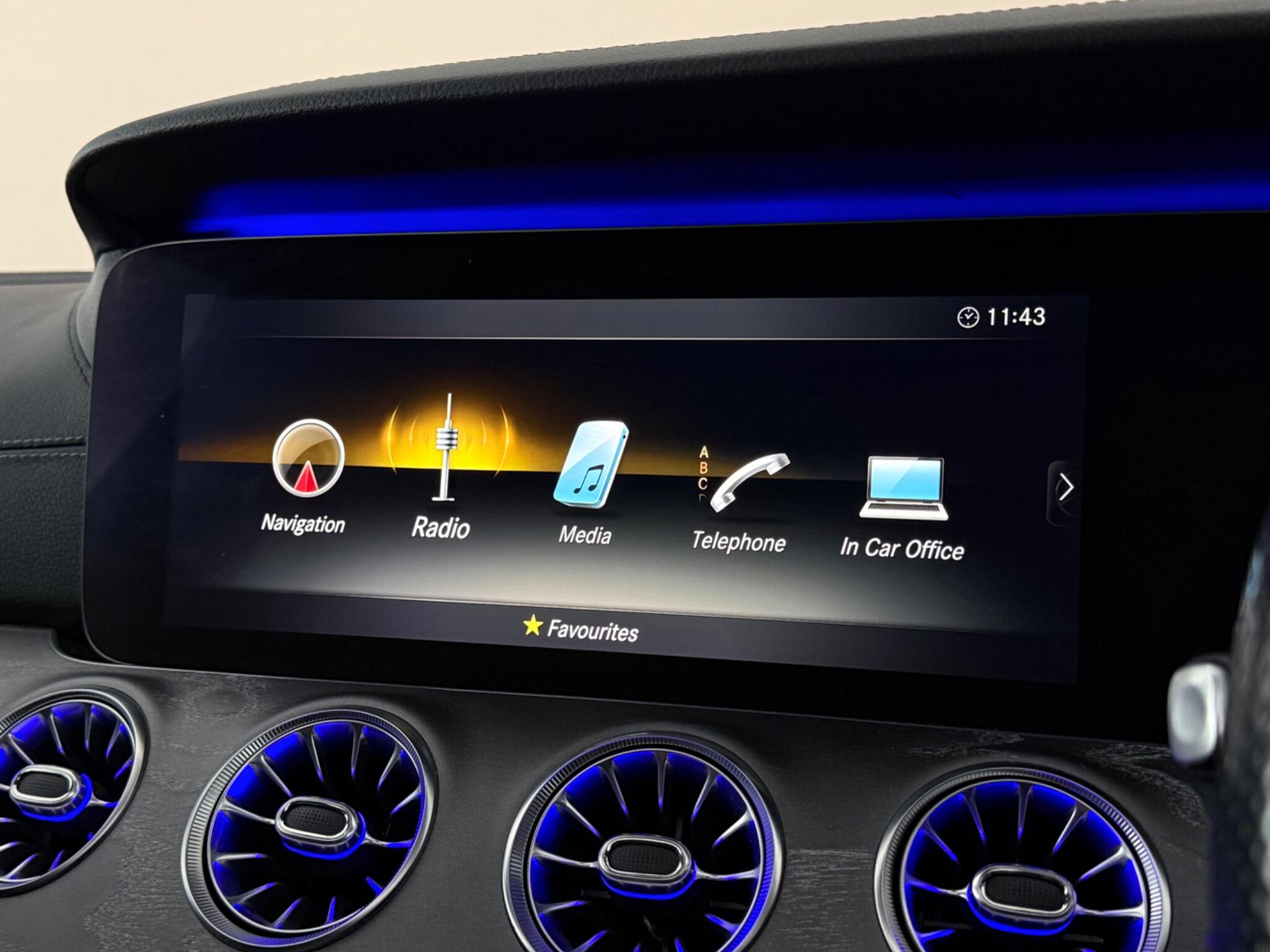 Mercedes-Benz CLS view 28