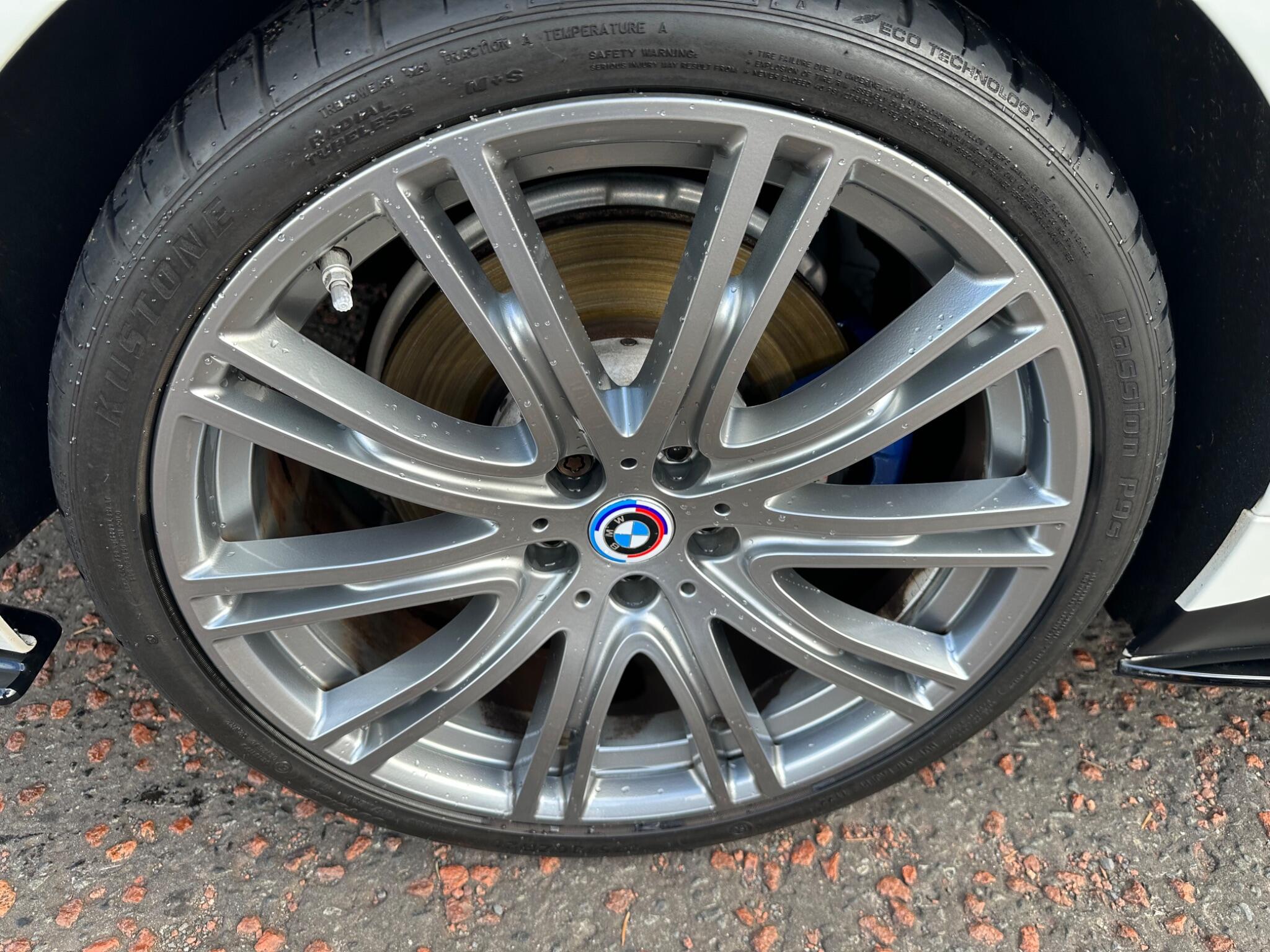 BMW 5 Series view 16