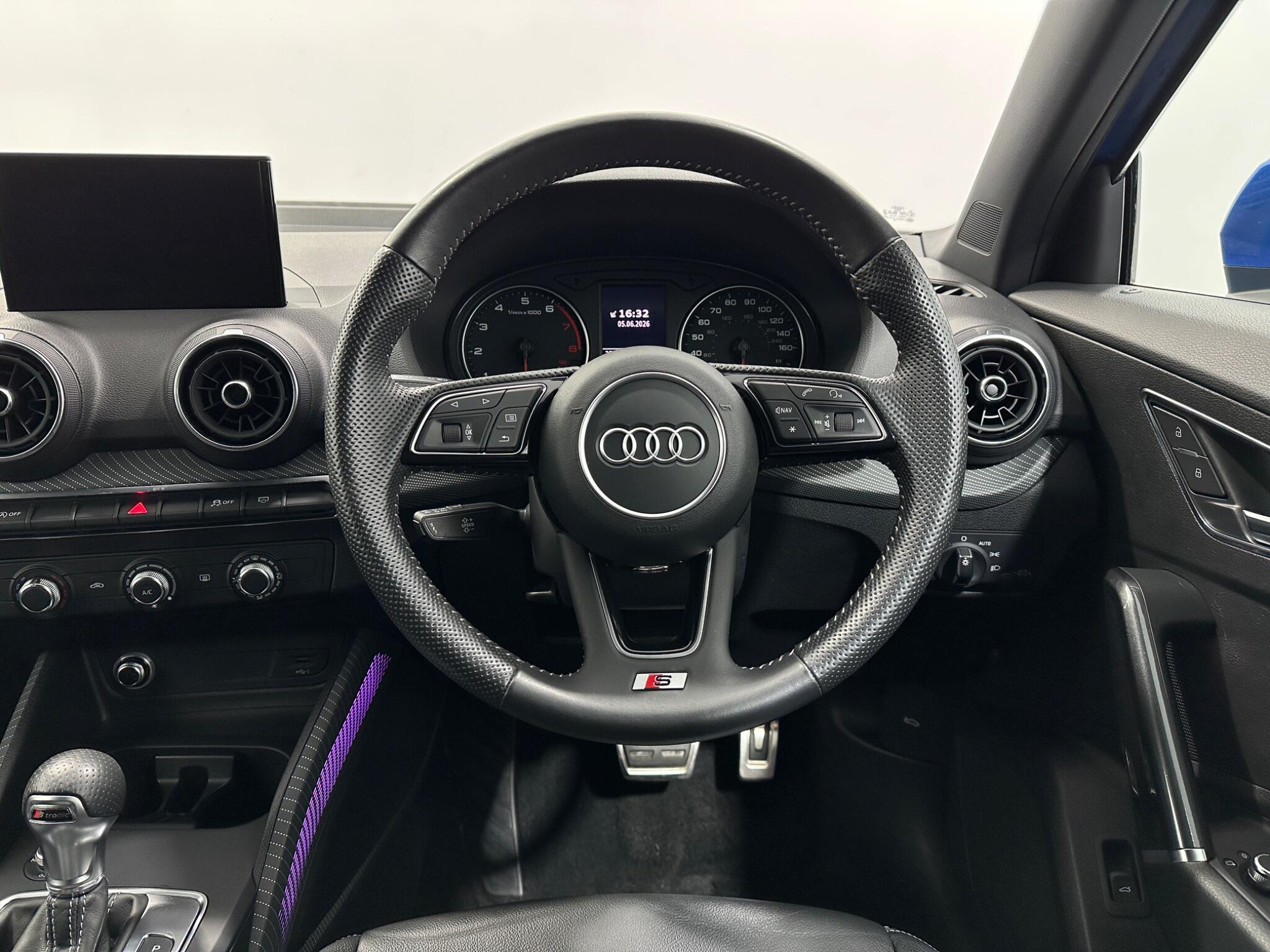 Audi Q2 view 13