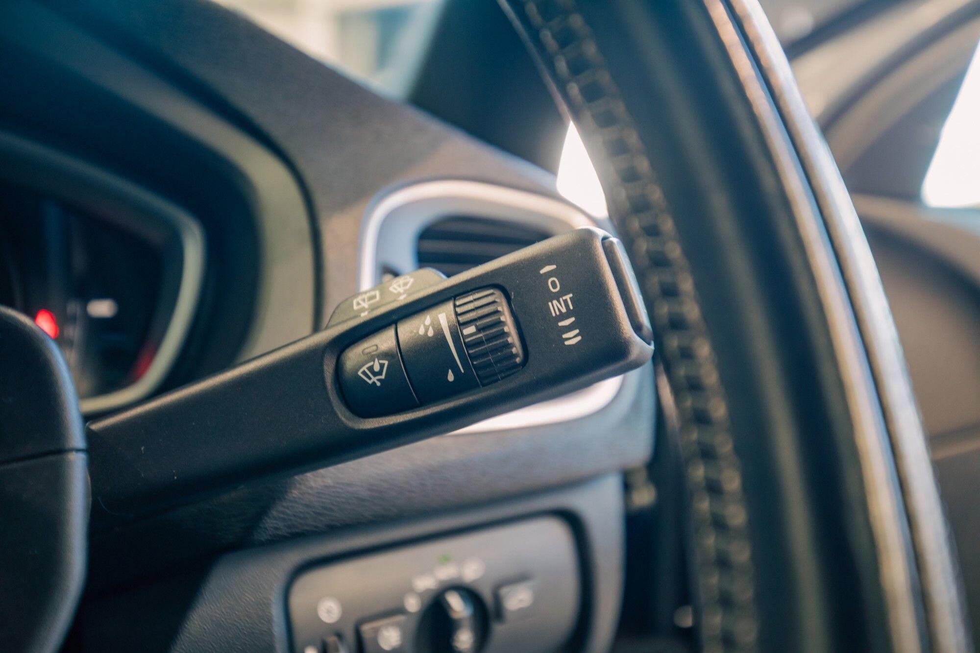 Volvo V40 view 15