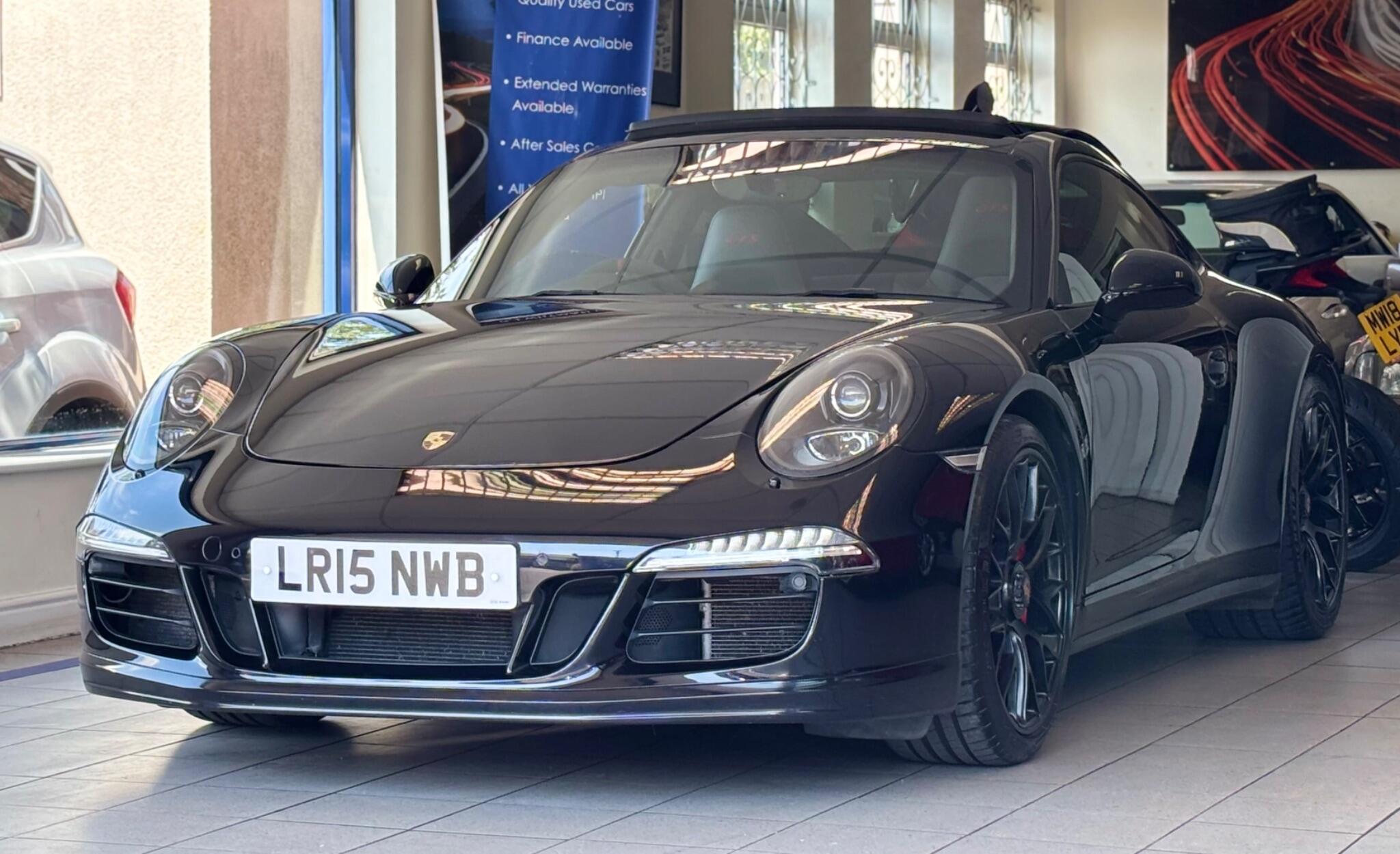 Porsche 911 view 6