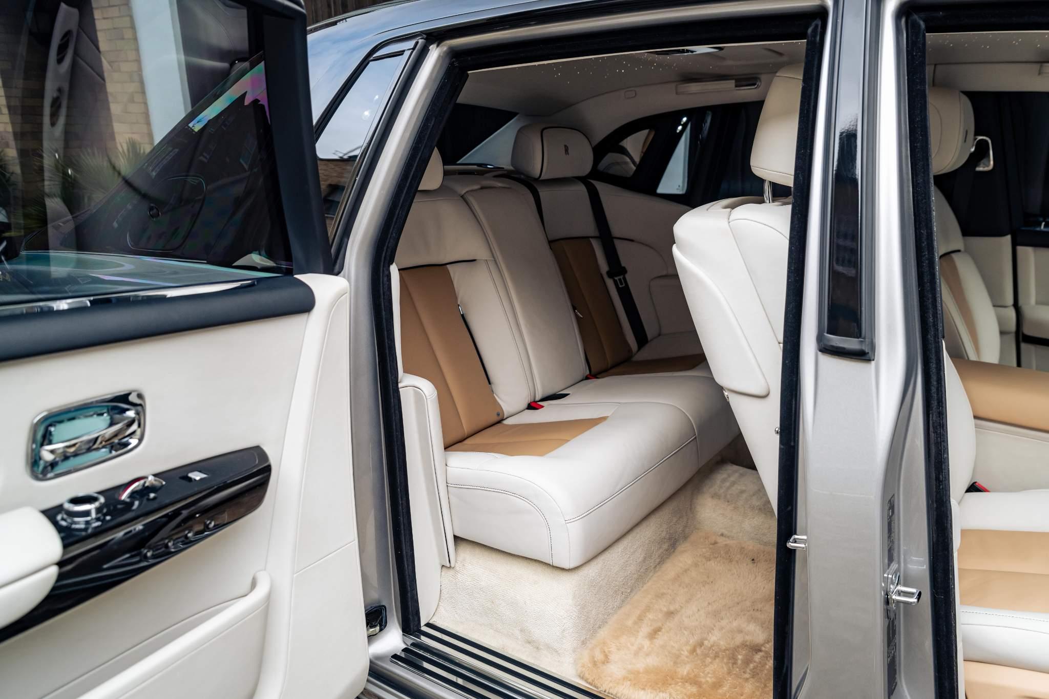 Rolls-Royce Phantom view 16
