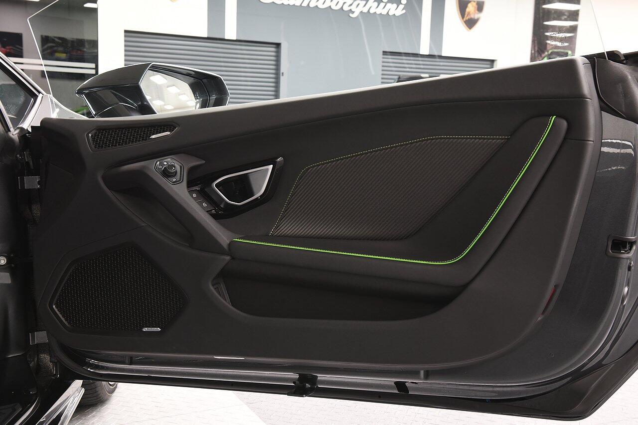 Lamborghini Huracan view 28