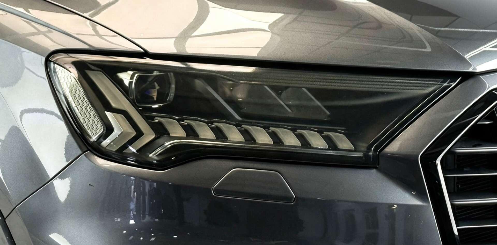 Audi Q7 view 4