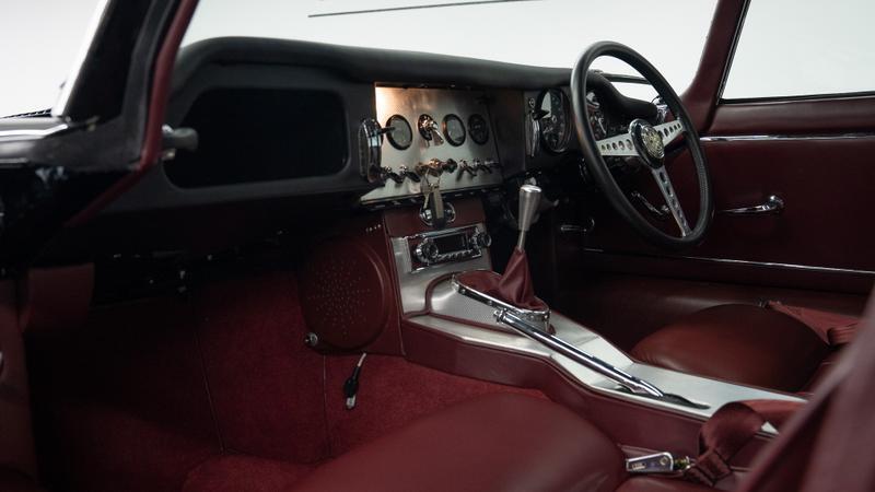 Jaguar E-Type view 24