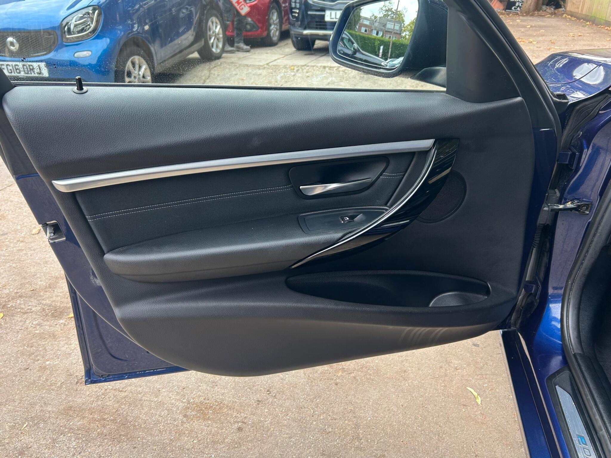 BMW 3 Series view 31