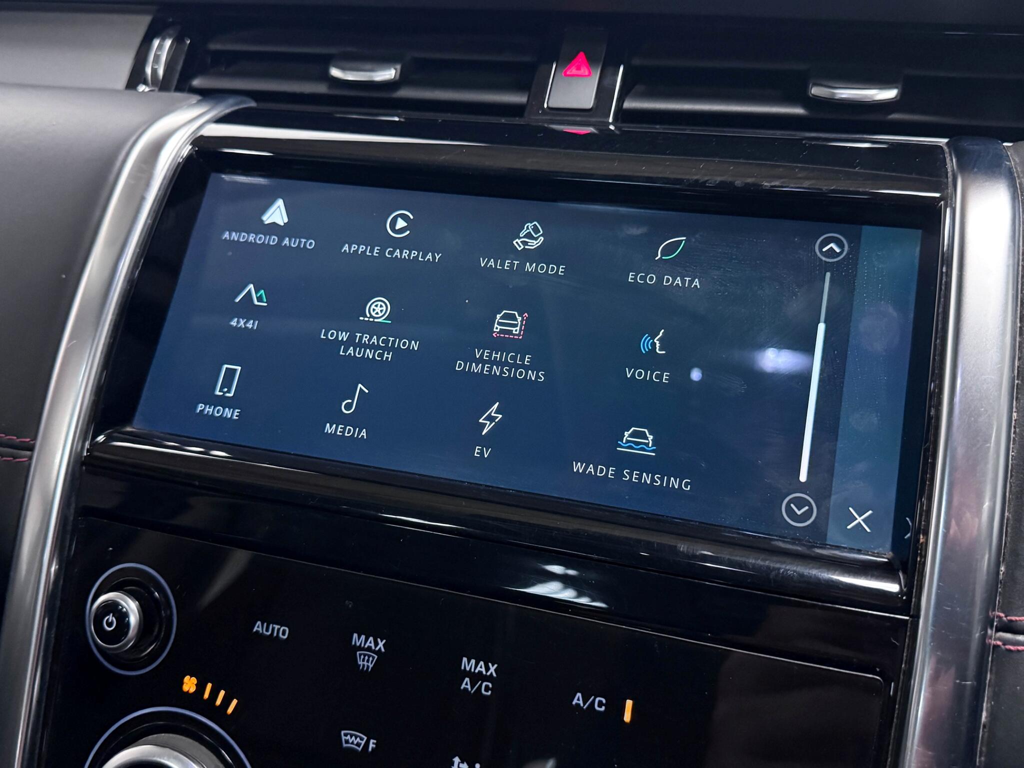 Land Rover Discovery Sport view 66