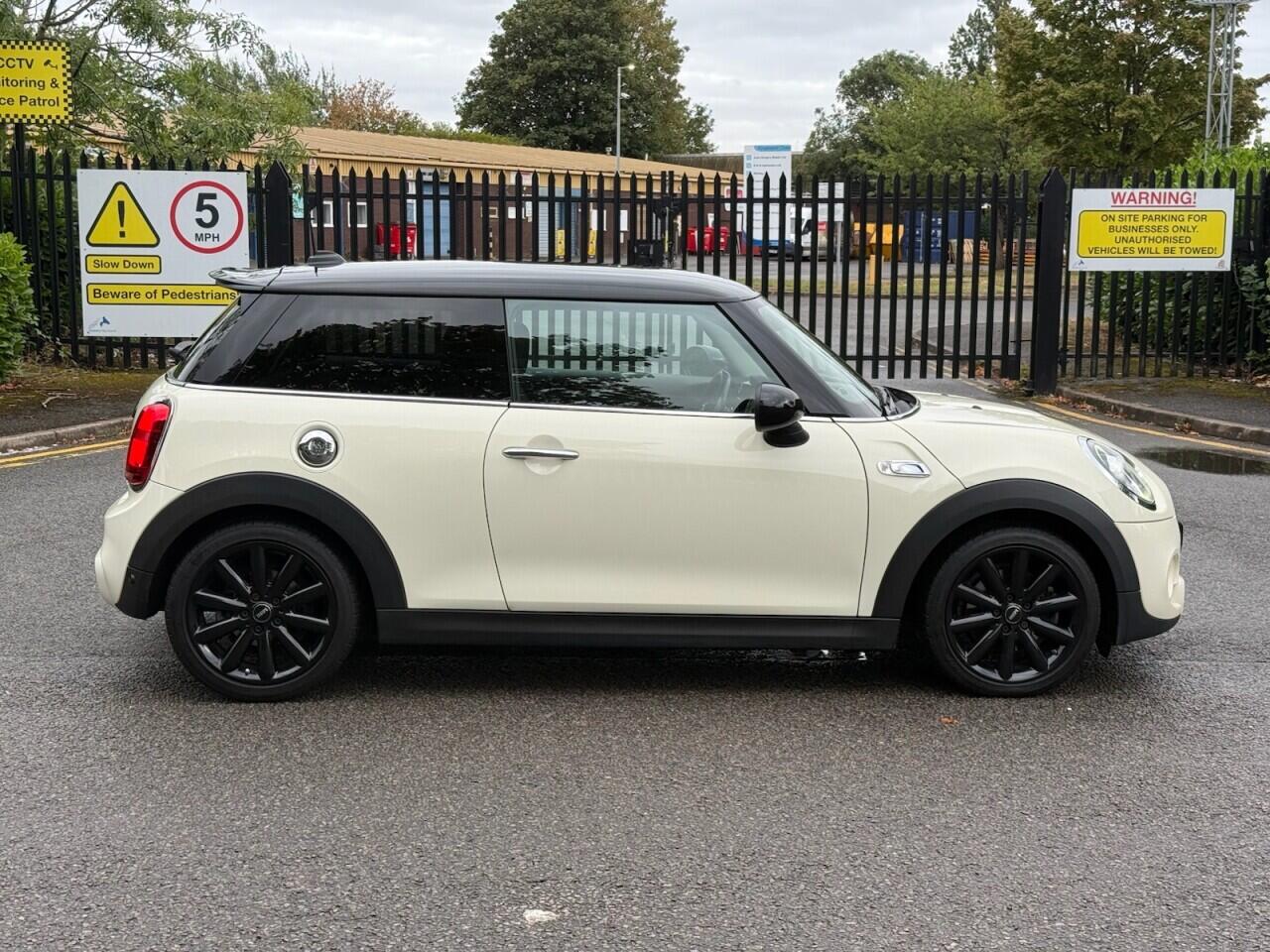 Mini Cooper view 9
