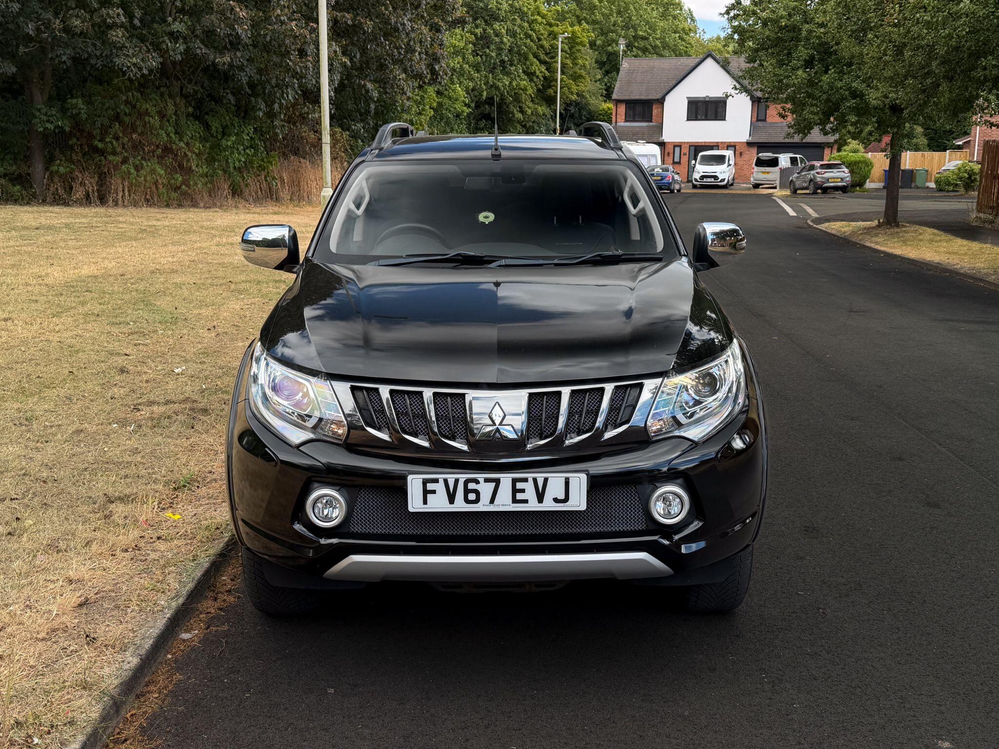 Mitsubishi L200 view 2