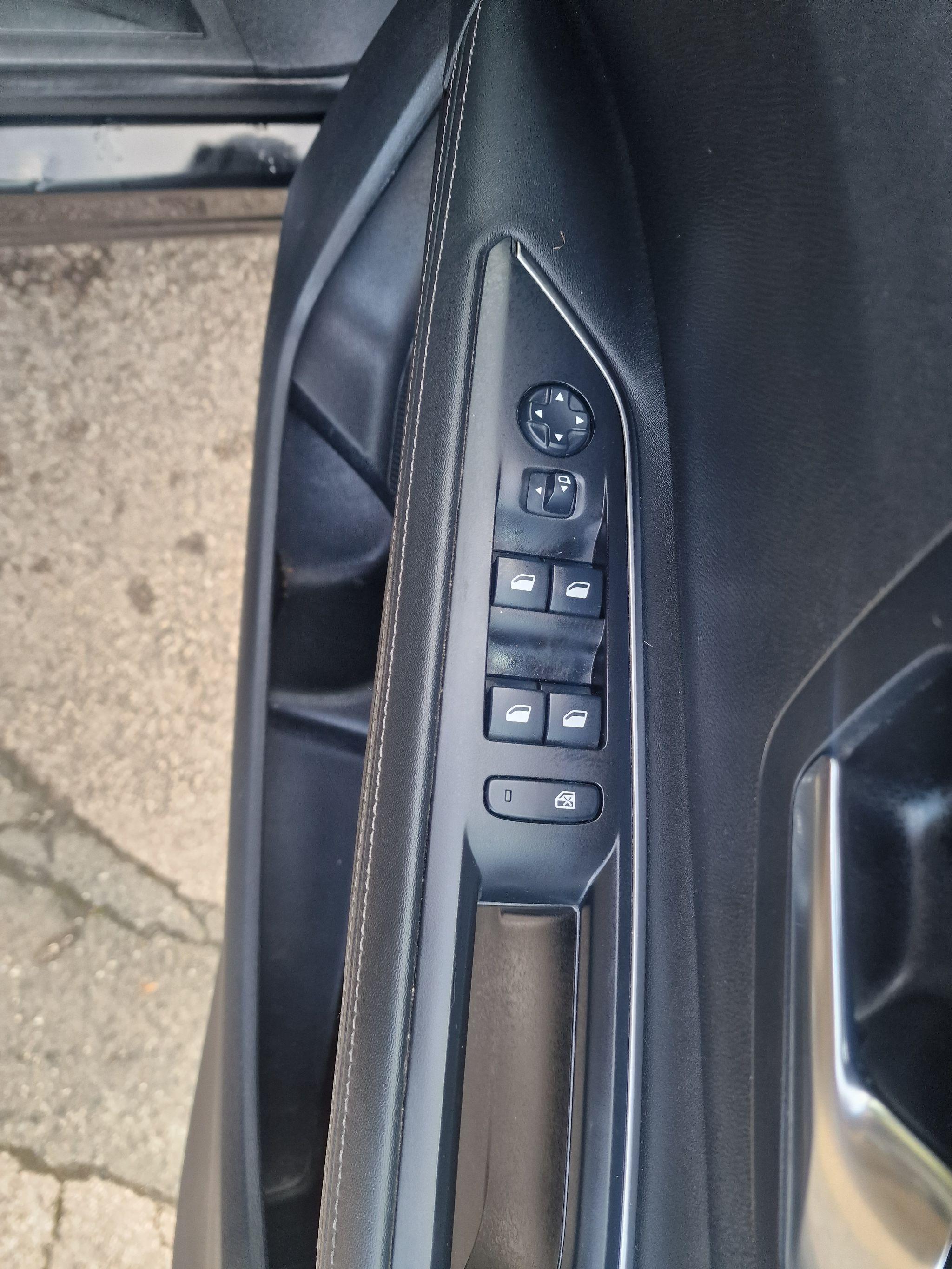 2019 Peugeot 3008 1.2 PureTech Allure Euro 6 (s/s) 5dr • 96,000 miles image 13