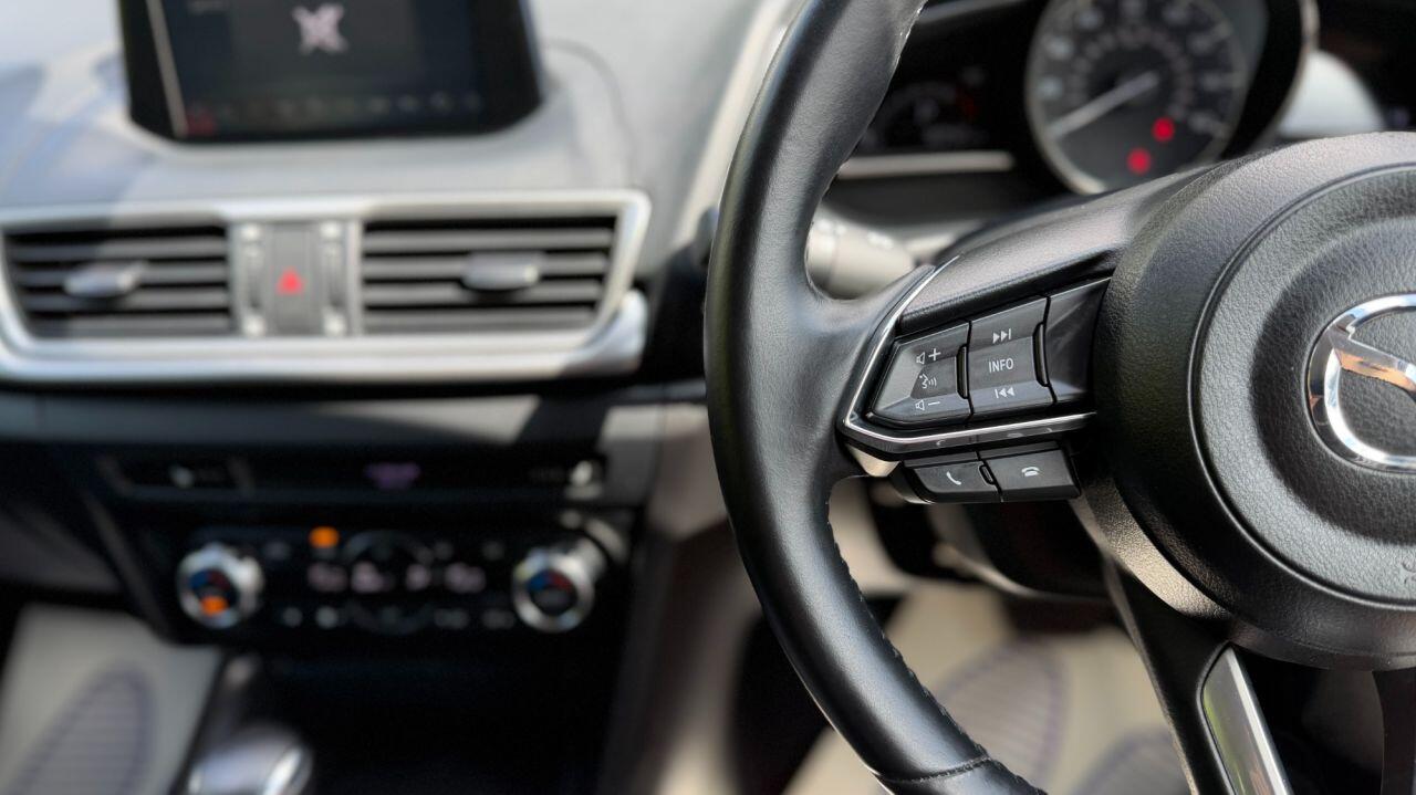 Mazda Mazda3 view 17